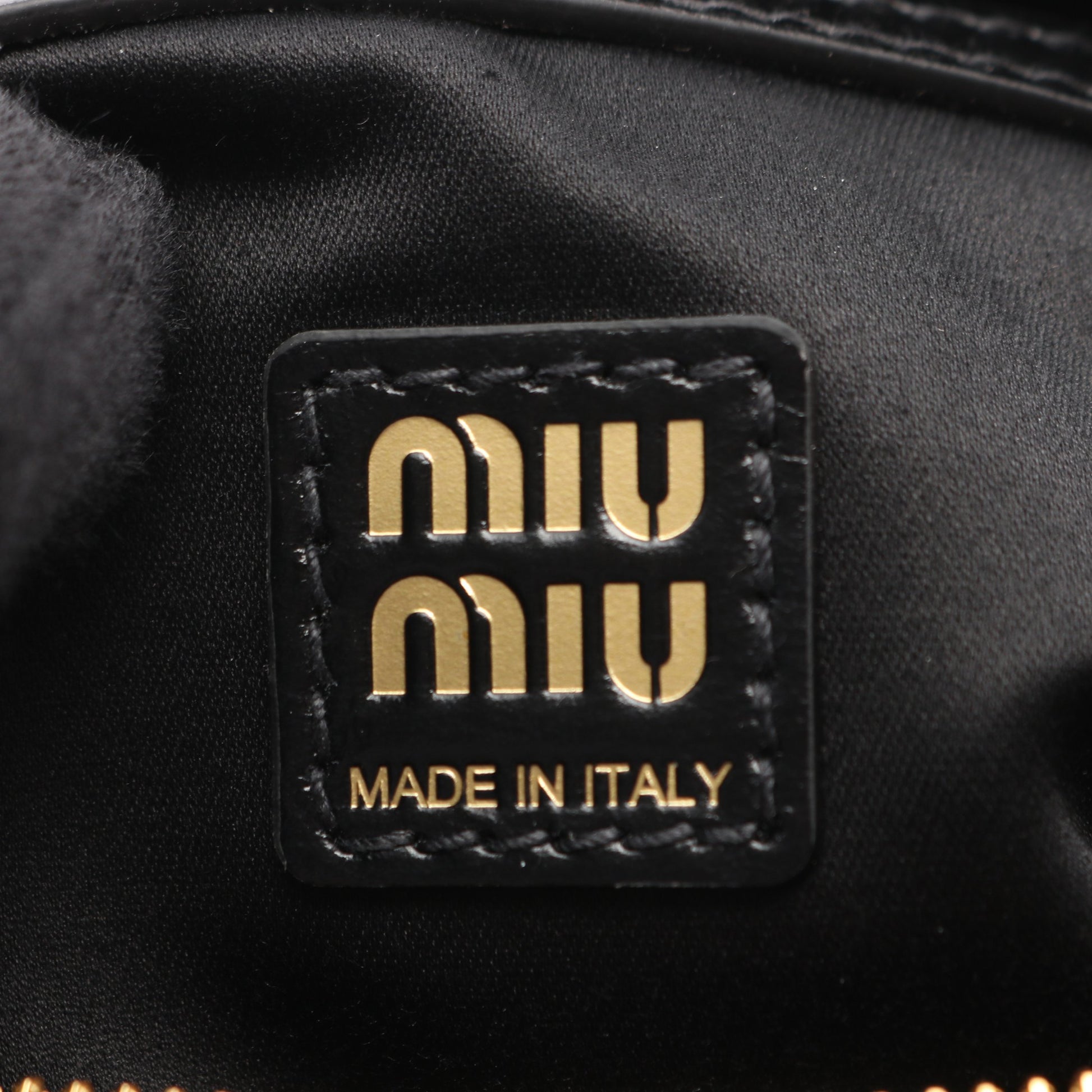 SOFTY SHINE ハンドバッグ レザー ブラック ミュウミュウ バッグ miu miu