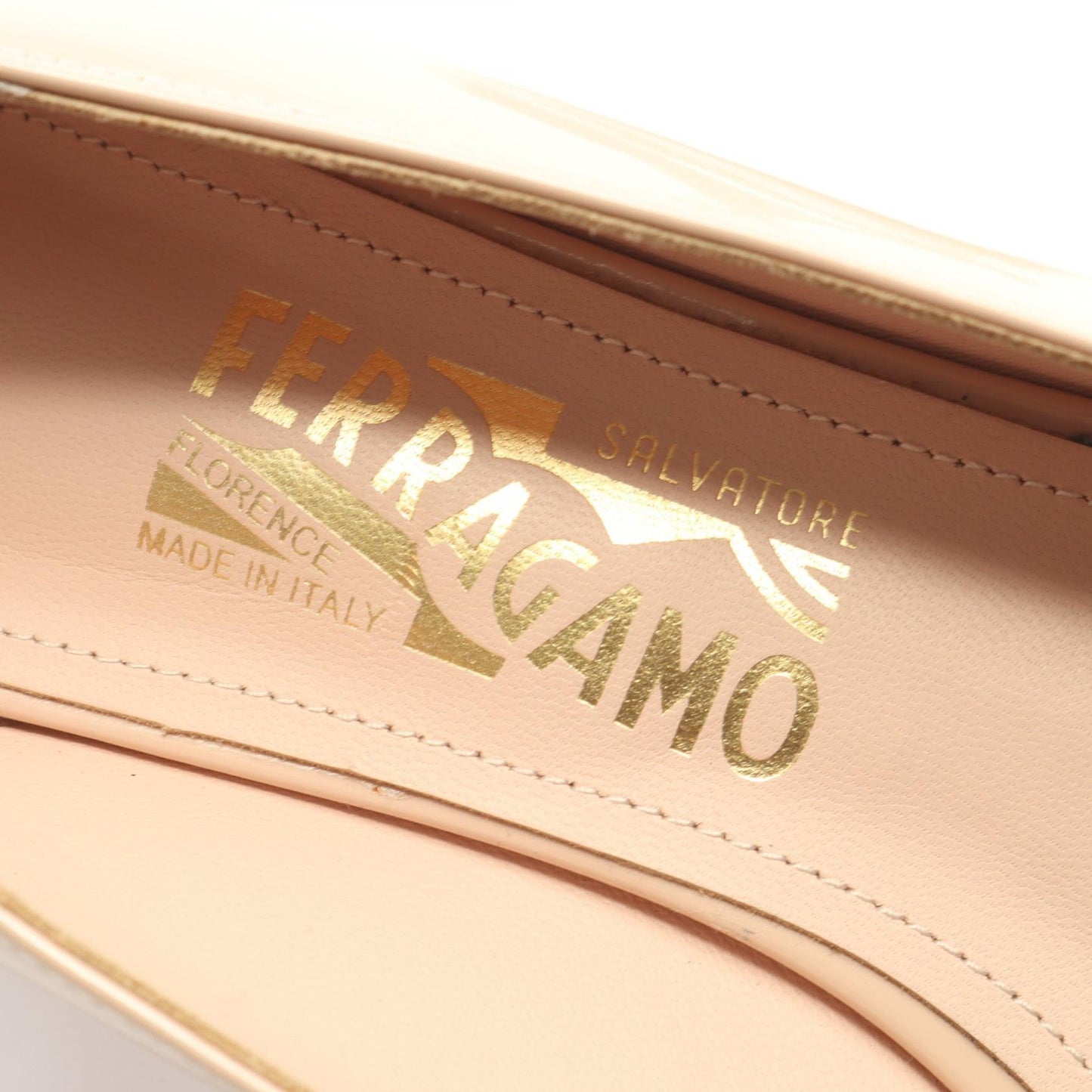 ヴァラリボン パンプス エナメルレザー ライトピンク フェラガモワールド シューズ FERRAGAMO WORLD