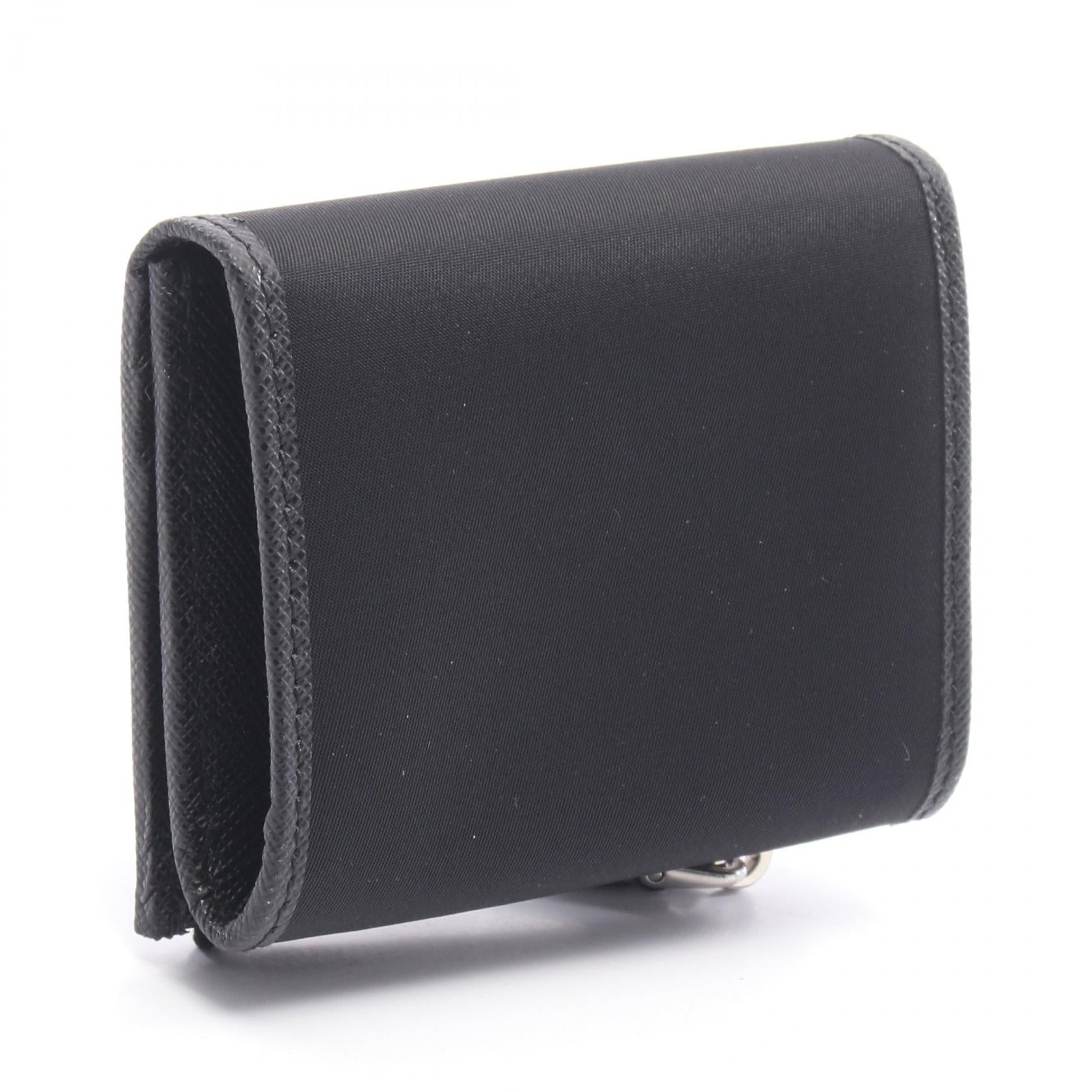 PRADA ブラックナイロン 二つ折り財布 Re-Nylon 二つ折り財布 ナイロン レザー ブラック プラダ – RECLO