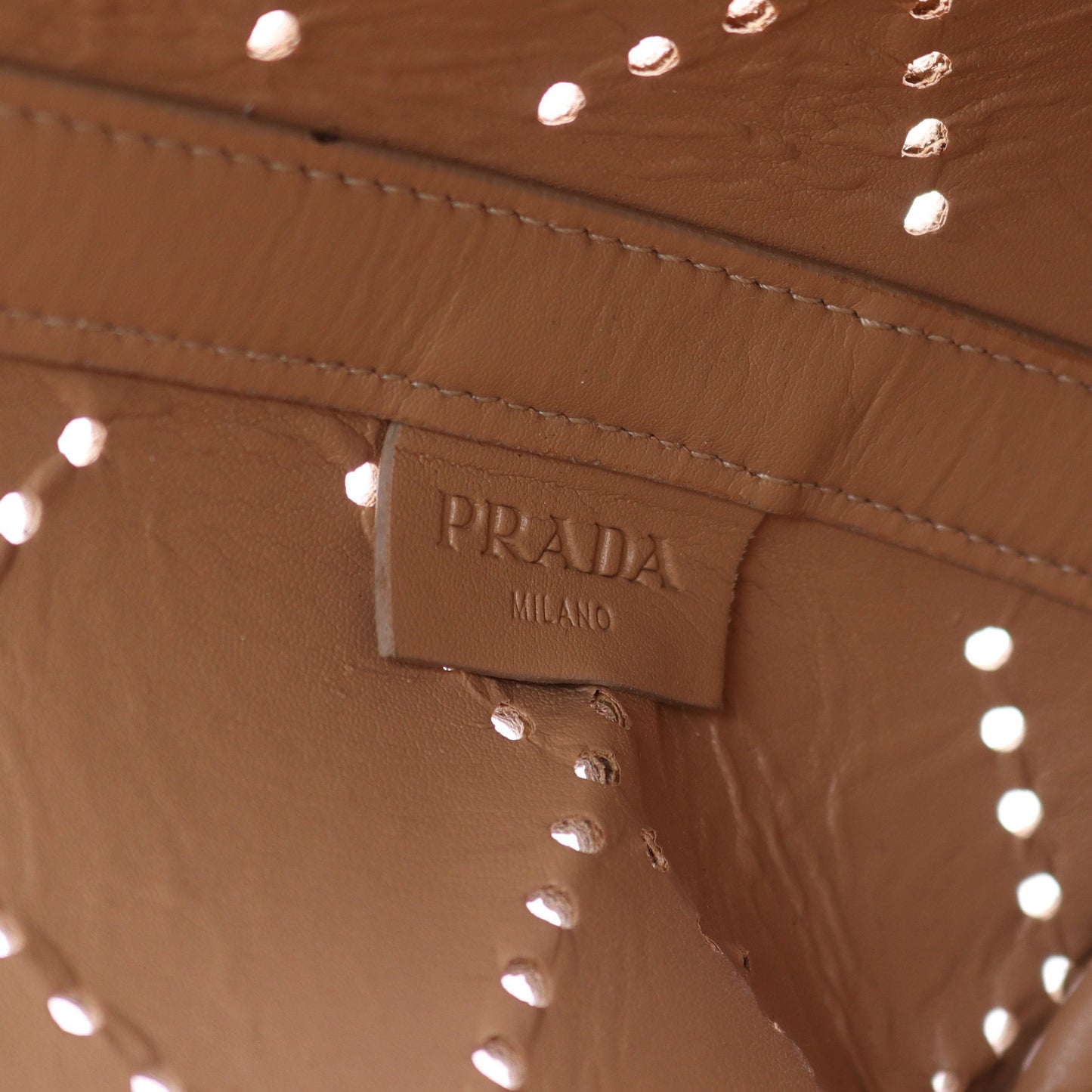 パンチング 2WAY ハンドバッグ トートバッグ レザー ベージュ プラダ バッグ PRADA