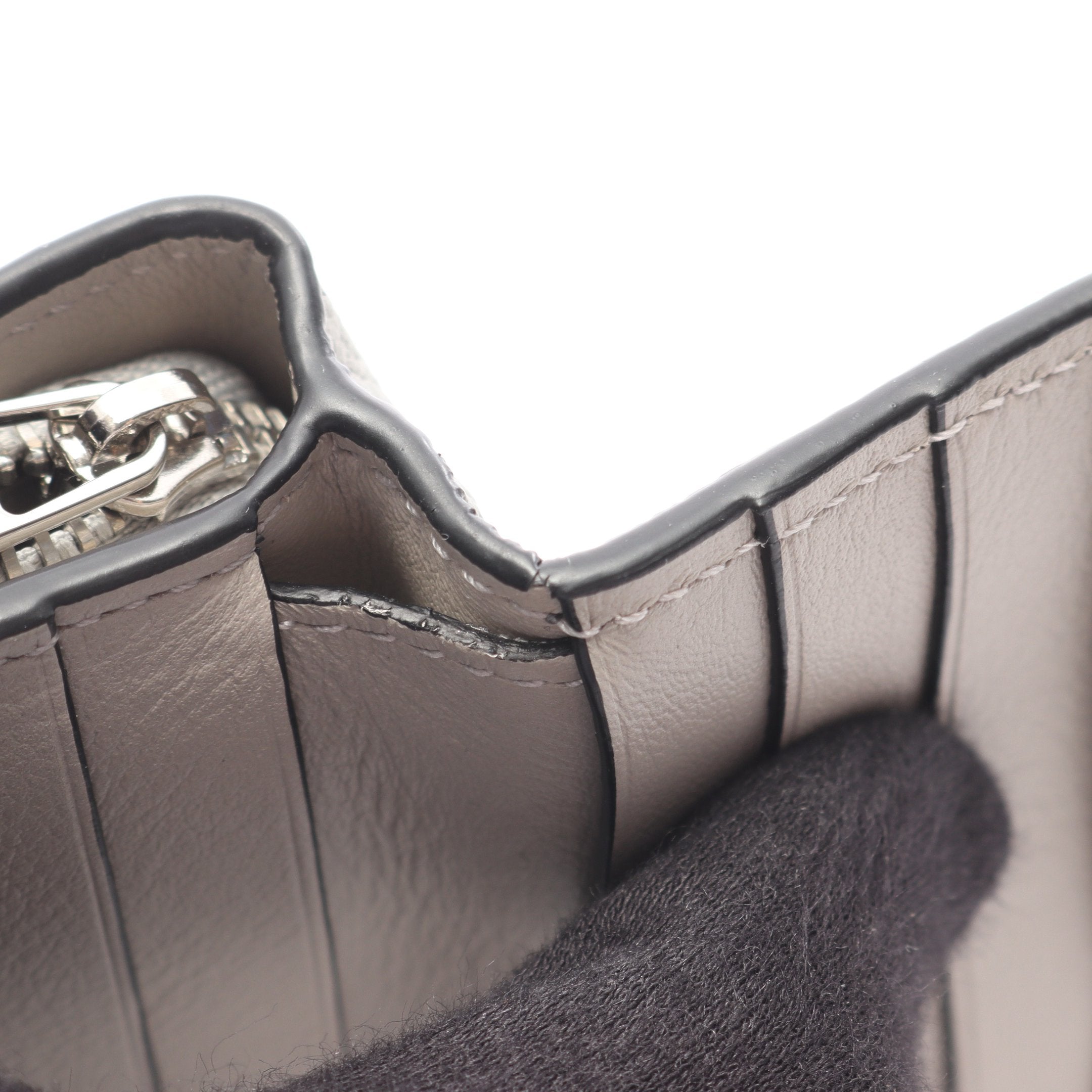ロエベ コンパクトジップウォレット 二つ折り財布 アナグラム レザー 灰 緑 アナグラム コンパクトジップウォレット 二つ折り財布 レザー グレー