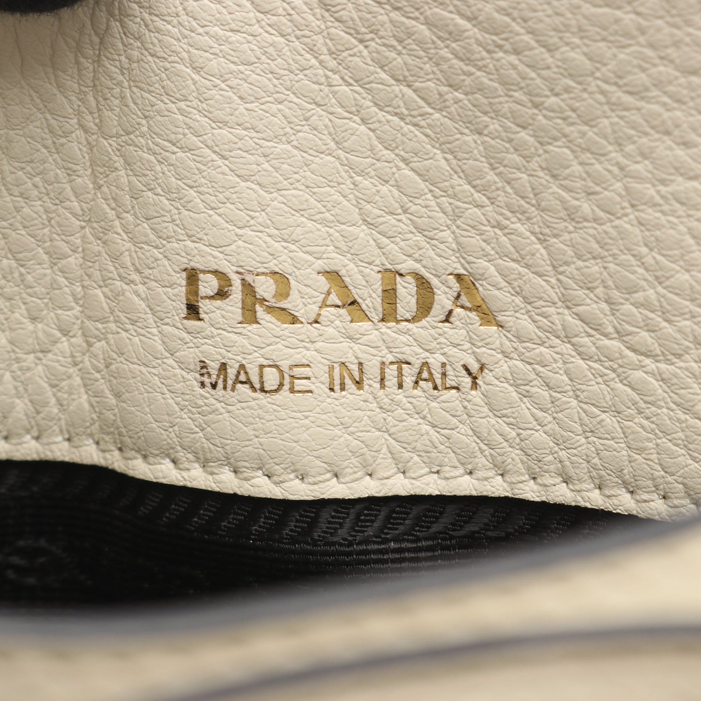 SOFT GRAIN トライアングルロゴ ショルダーバッグ トートバッグ レザー オフホワイト プラダ バッグ PRADA
