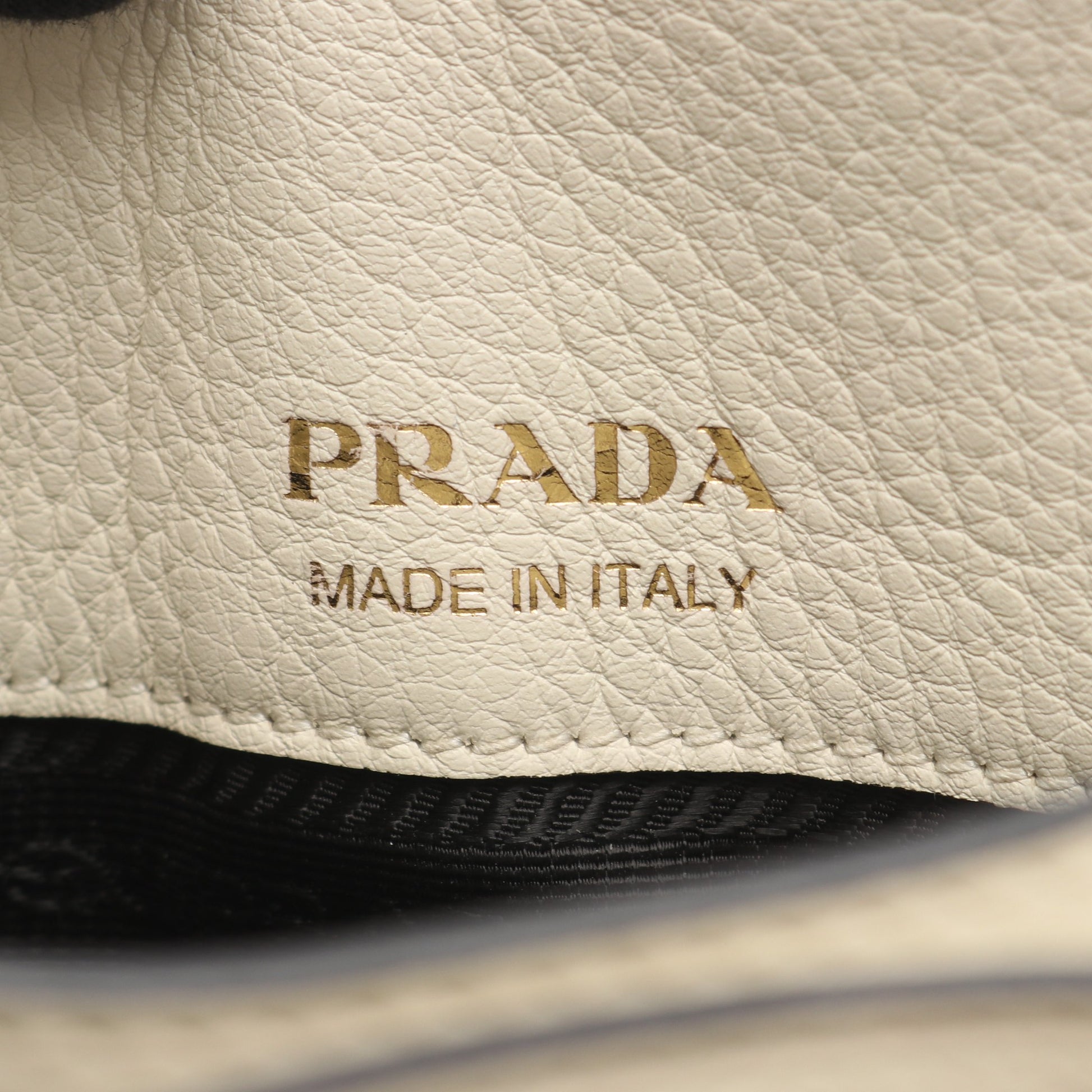 SOFT GRAIN トライアングルロゴ ショルダーバッグ トートバッグ レザー オフホワイト プラダ バッグ PRADA