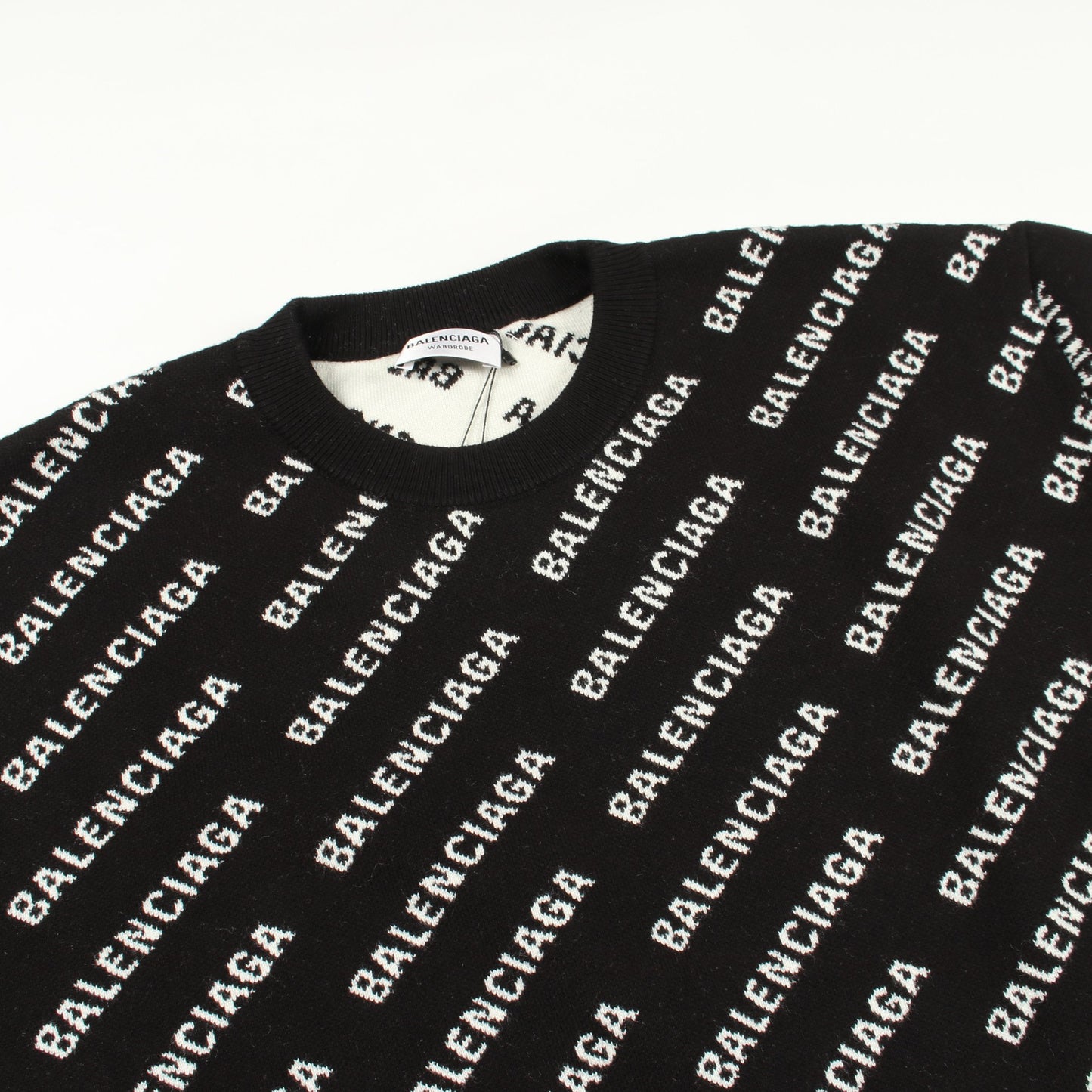 ロゴ総柄 クルーネック ニット コットン ブラック ホワイト バレンシアガ トップス BALENCIAGA