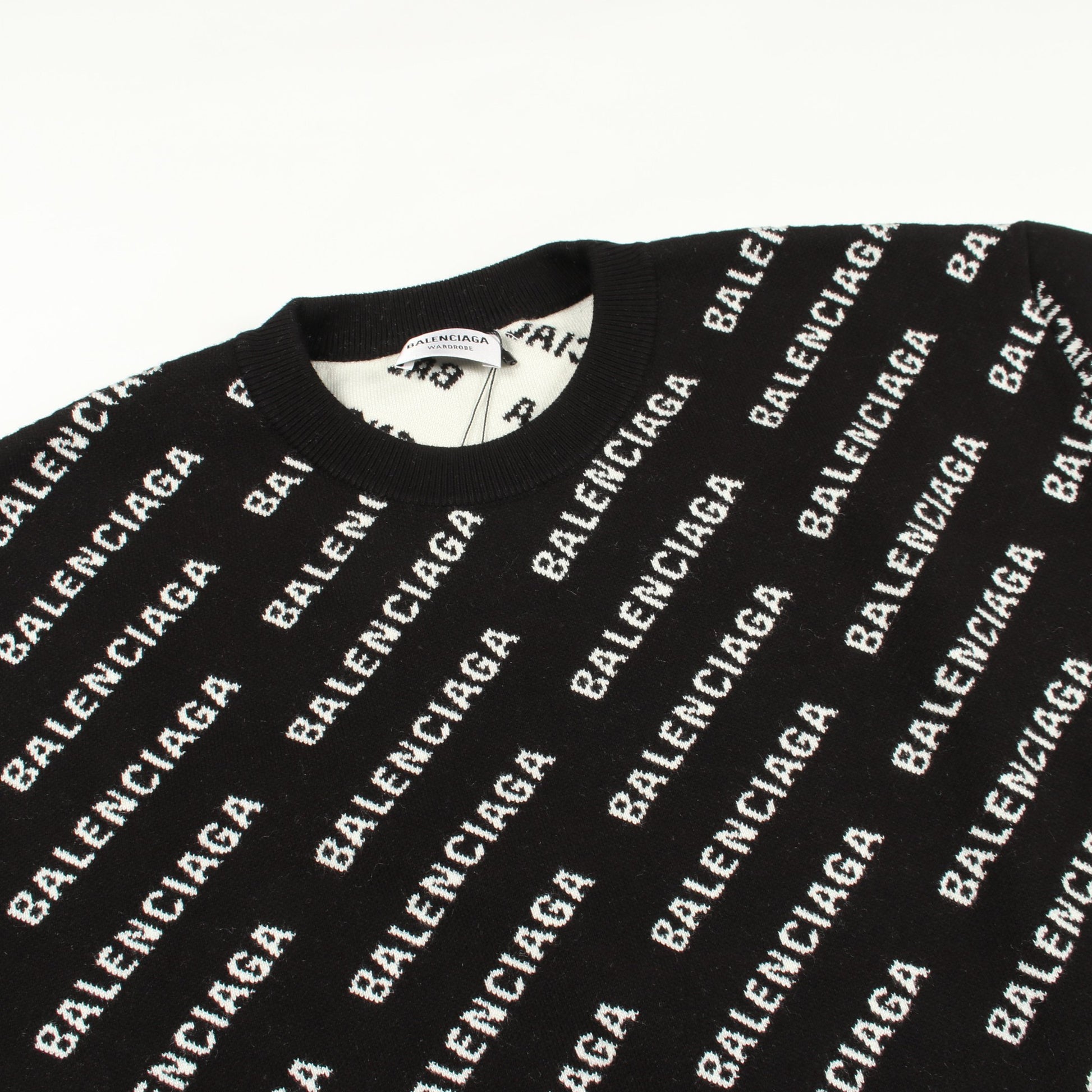 ロゴ総柄 クルーネック ニット コットン ブラック ホワイト バレンシアガ トップス BALENCIAGA