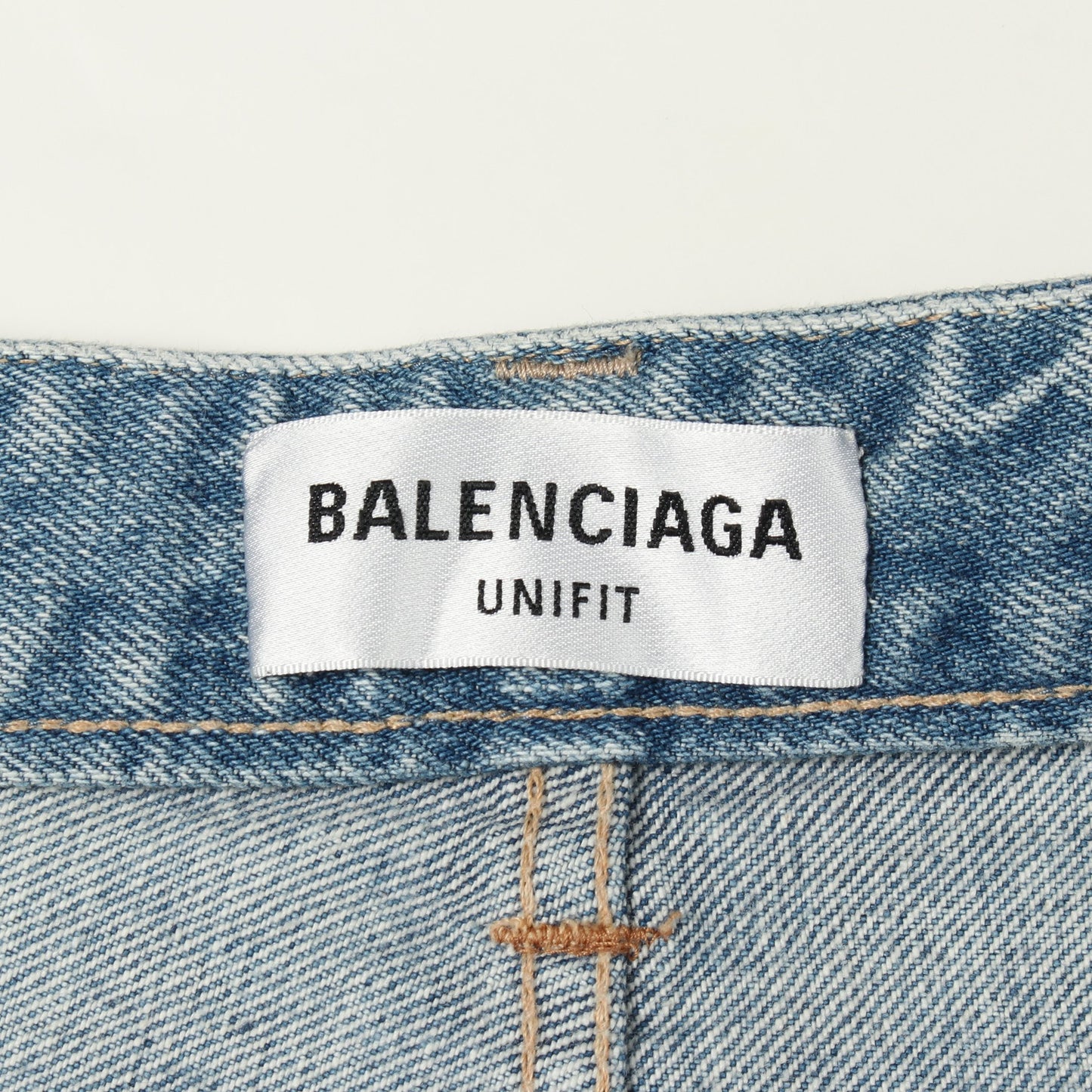 ロゴウエスト ボタンフライ デニムパンツ コットン ライトブルー バレンシアガ ボトムス BALENCIAGA