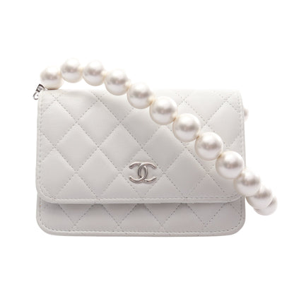 マトラッセ パールチェーン ショルダーウォレット ラムスキン ホワイト シルバー金具 シャネル バッグ CHANEL
