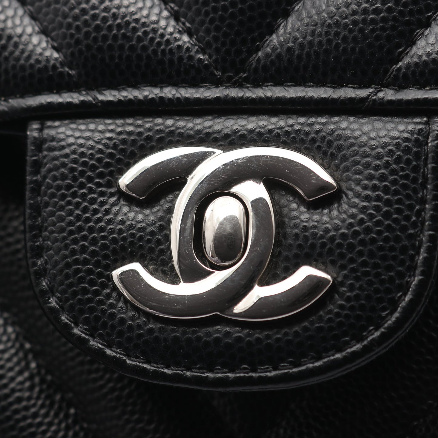シェブロン Vステッチ Wフラップ Wチェーンショルダーバッグ キャビアスキン ブラック シルバー金具 シャネル バッグ CHANEL