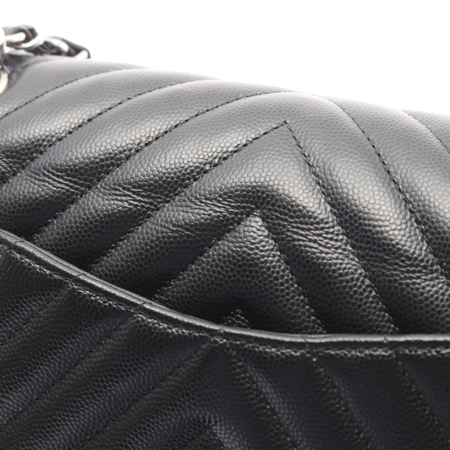シェブロン Vステッチ Wフラップ Wチェーンショルダーバッグ キャビアスキン ブラック シルバー金具 シャネル バッグ CHANEL