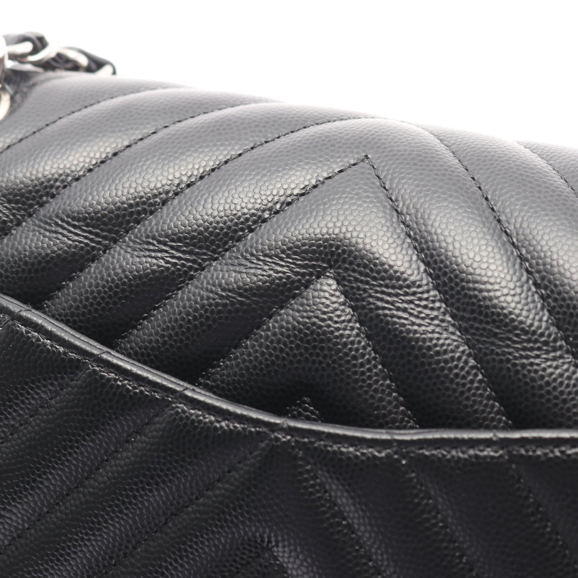 シェブロン Vステッチ Wフラップ Wチェーンショルダーバッグ キャビアスキン ブラック シルバー金具 シャネル バッグ CHANEL
