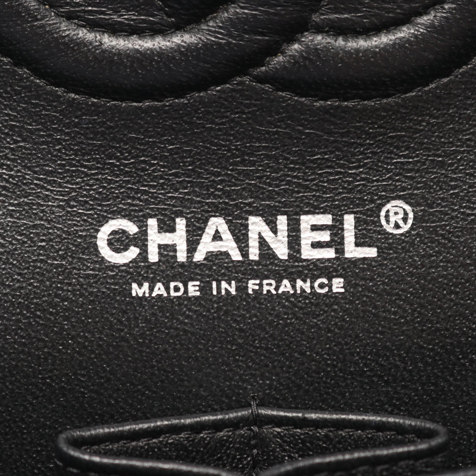シェブロン Vステッチ Wフラップ Wチェーンショルダーバッグ キャビアスキン ブラック シルバー金具 シャネル バッグ CHANEL