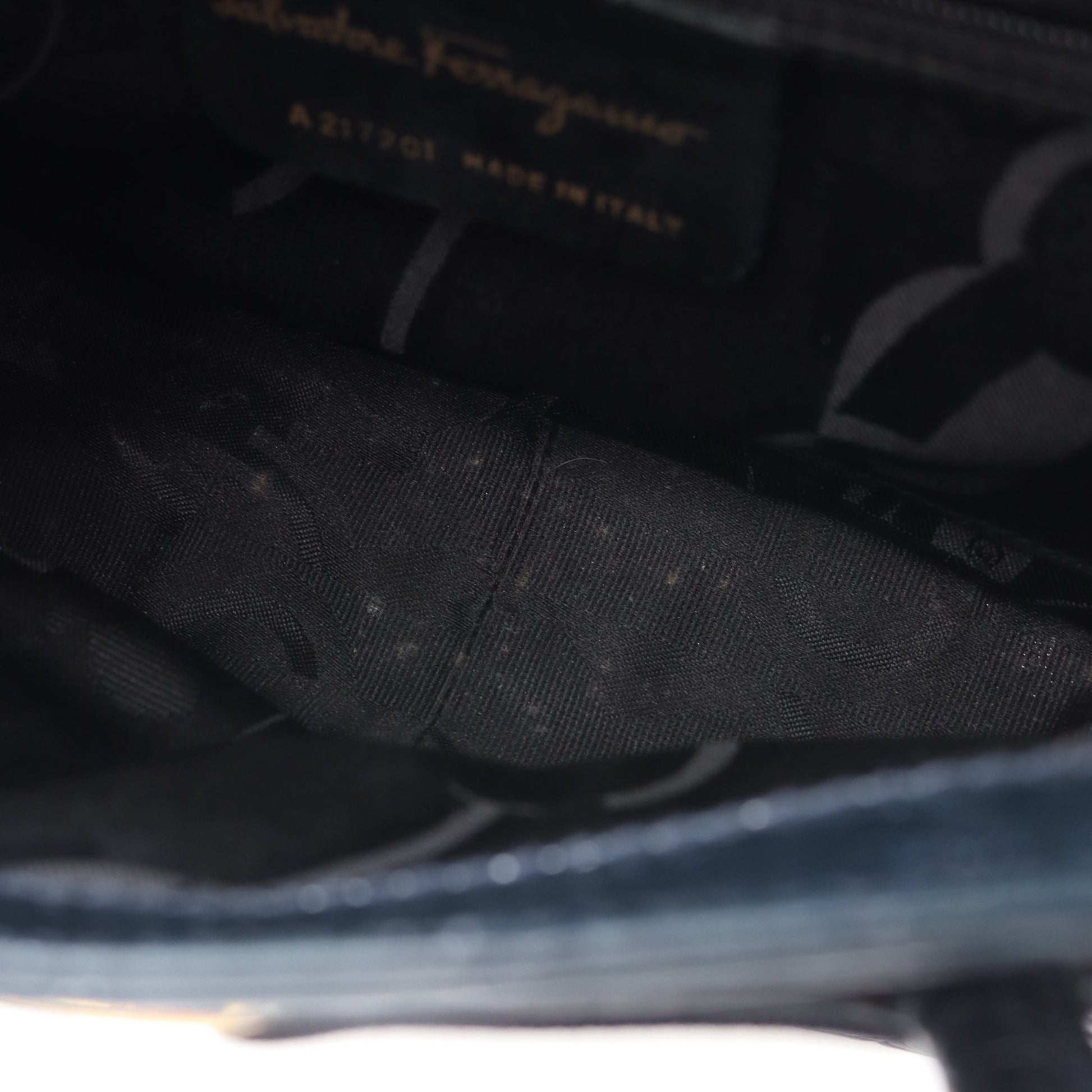 ヴァラ クロコ型押し ハンドバッグ レザー ダークネイビー サルヴァトーレフェラガモ バッグ Salvatore Ferragamo