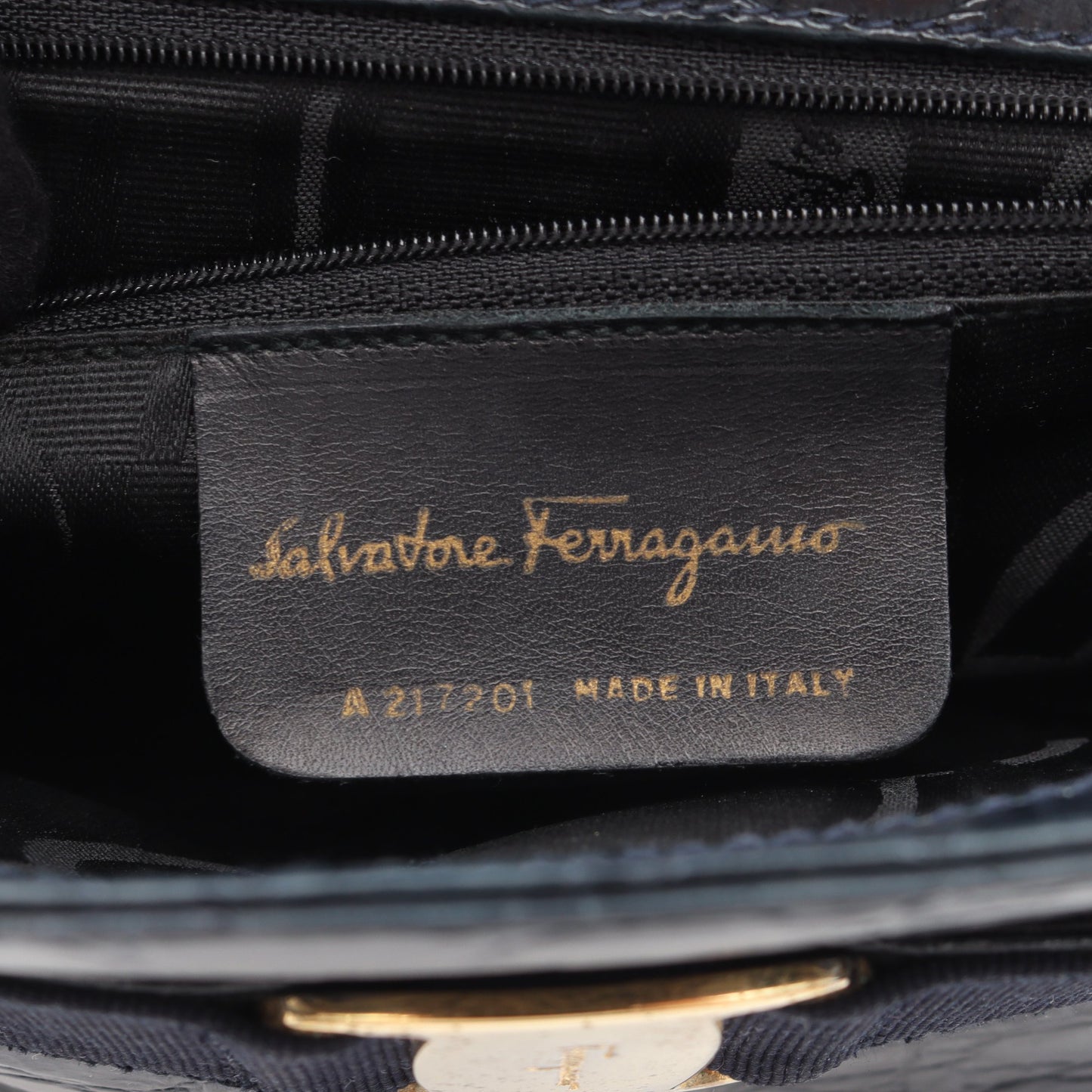 ヴァラ クロコ型押し ハンドバッグ レザー ダークネイビー サルヴァトーレフェラガモ バッグ Salvatore Ferragamo