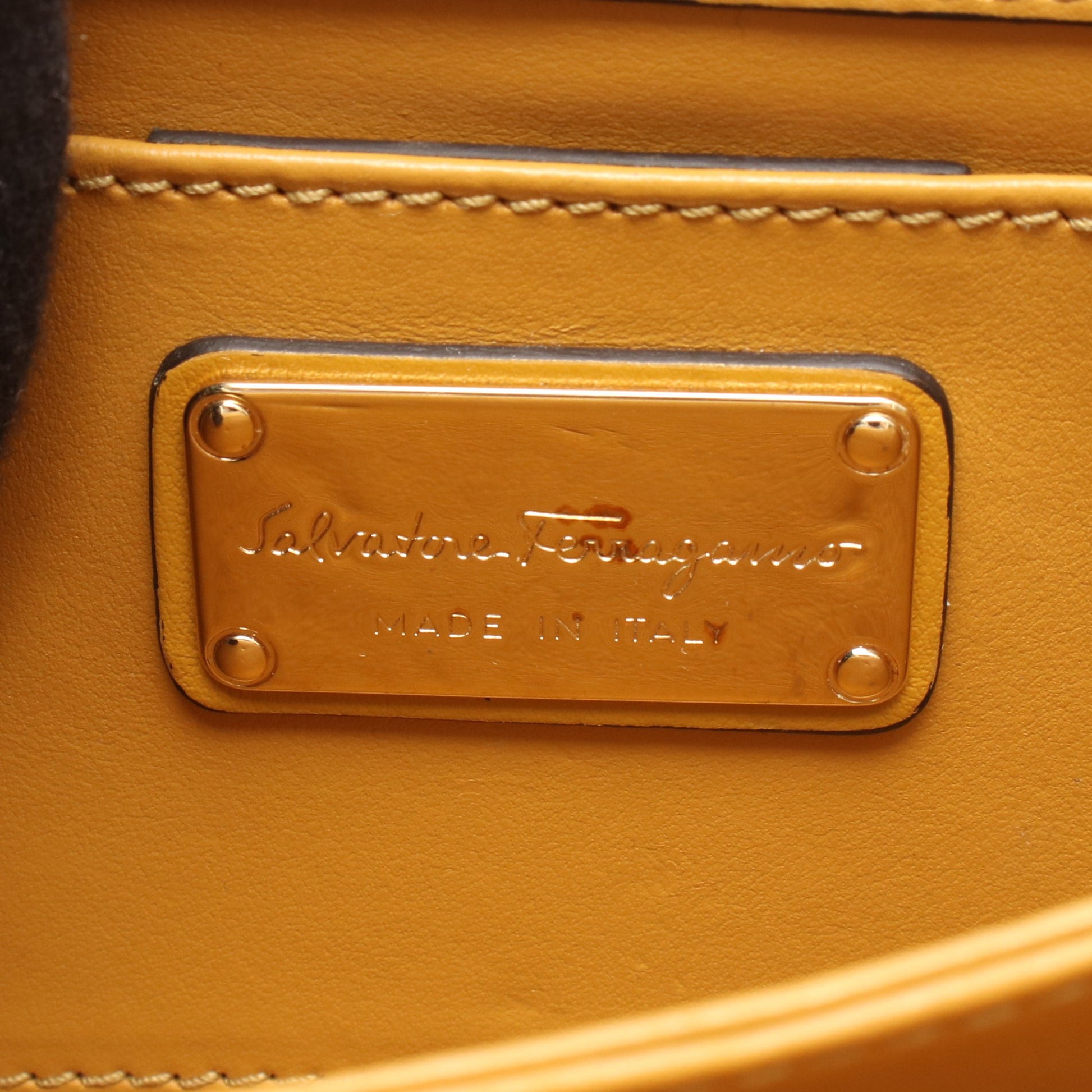 ガンチーニ チェーンショルダーバッグ レザー イエローブラウン サルヴァトーレフェラガモ バッグ Salvatore Ferragamo