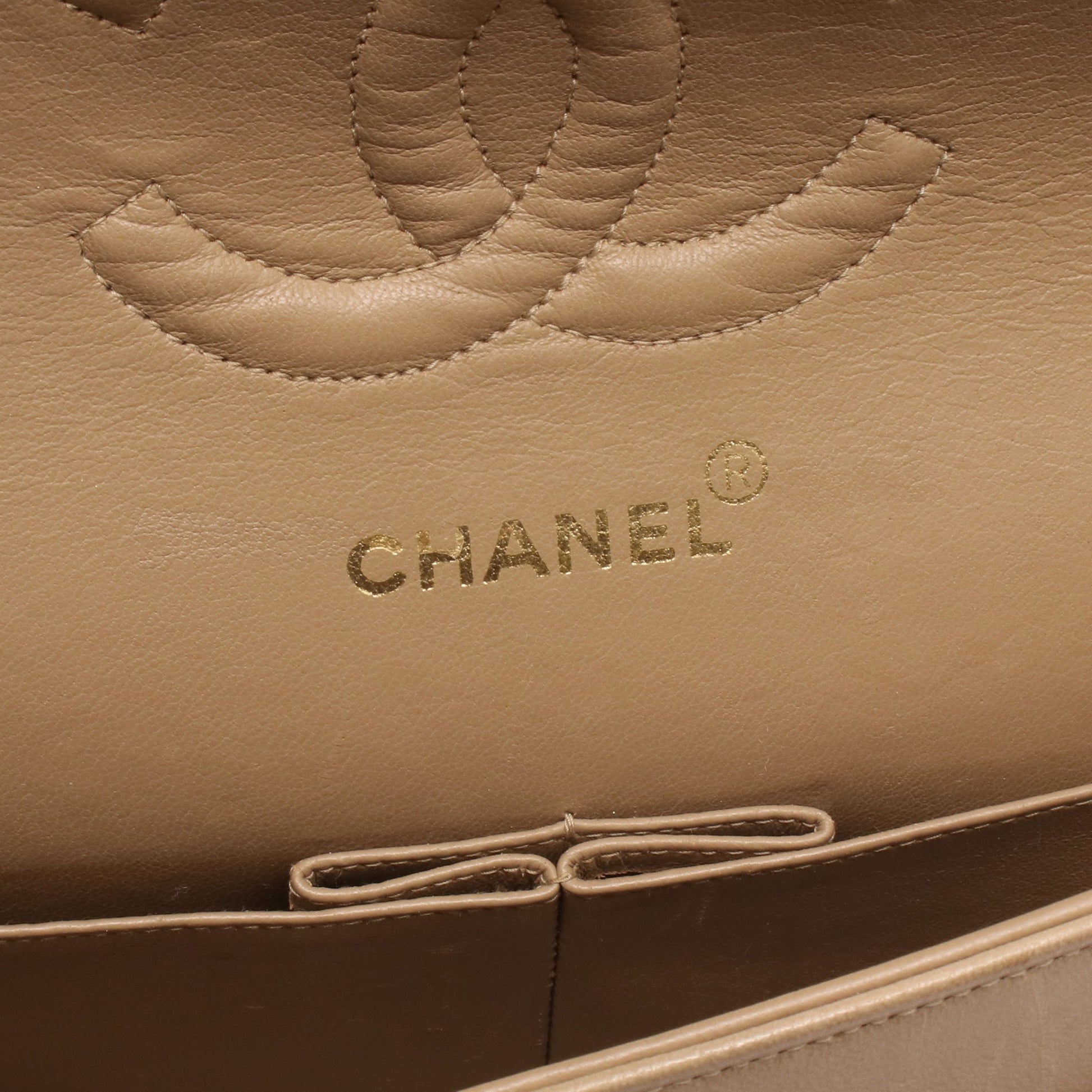 マトラッセ Wフラップ Wチェーンショルダーバッグ ラムスキン ベージュ ゴールド金具 シャネル バッグ CHANEL