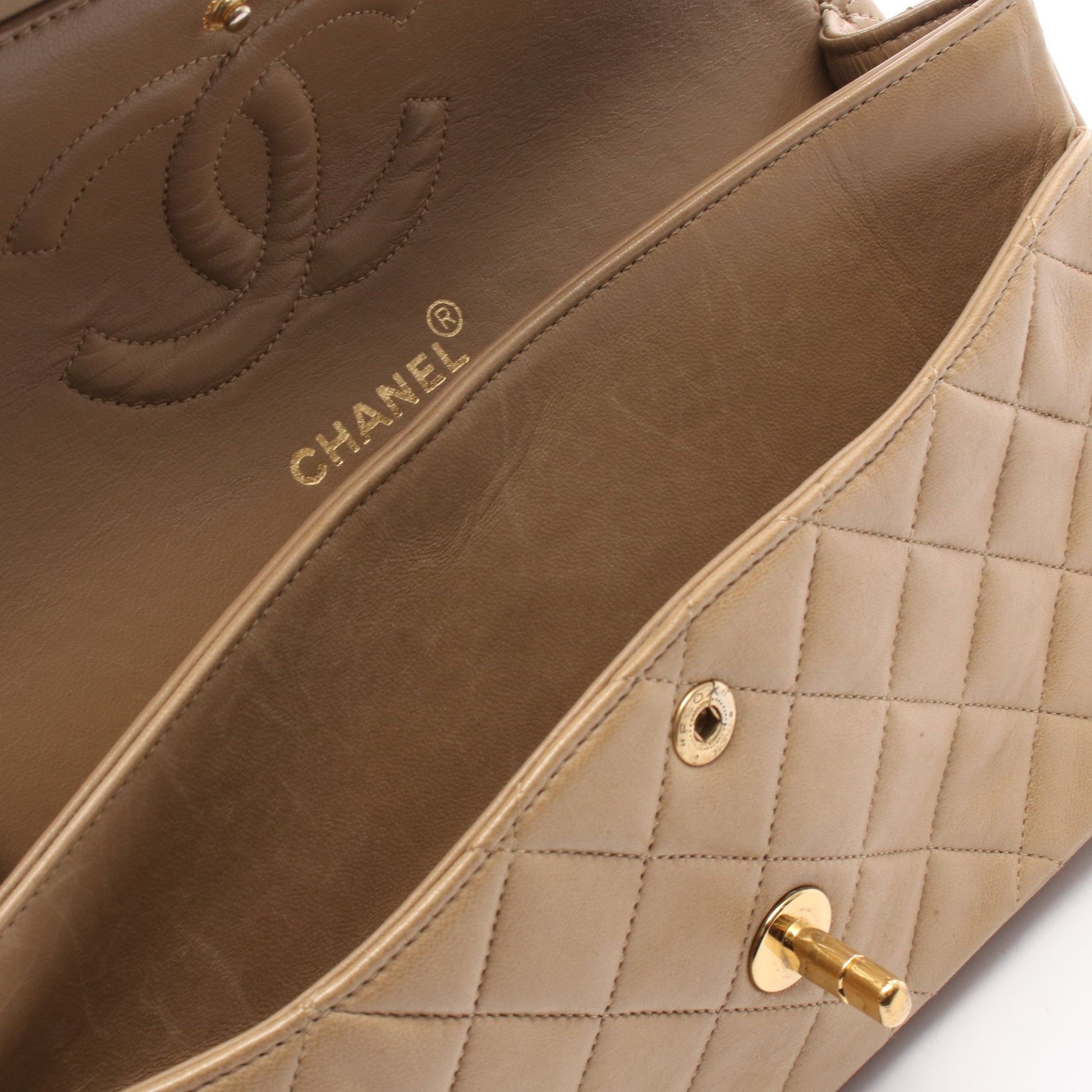 マトラッセ Wフラップ Wチェーンショルダーバッグ ラムスキン ベージュ ゴールド金具 シャネル バッグ CHANEL