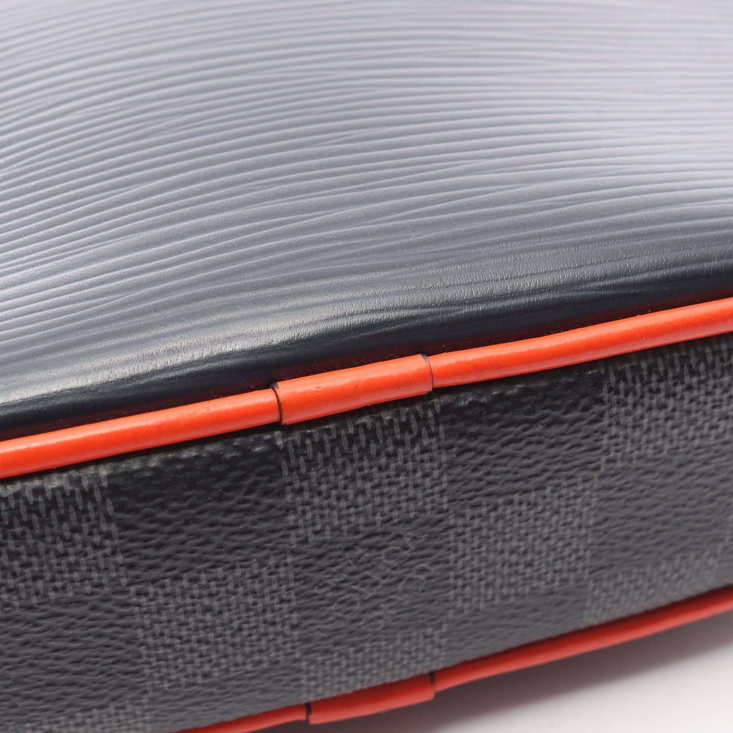 ダヌーブPM エピ ダミエグラフィット ショルダーバッグ PVC レザー ダークブルー ブルー ブラック ルイヴィトン バッグ LOUIS VUITTON