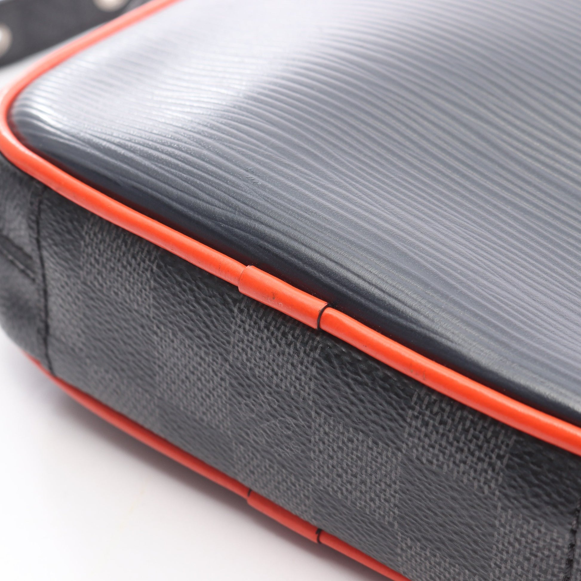 ダヌーブPM エピ ダミエグラフィット ショルダーバッグ PVC レザー ダークブルー ブルー ブラック ルイヴィトン バッグ LOUIS VUITTON