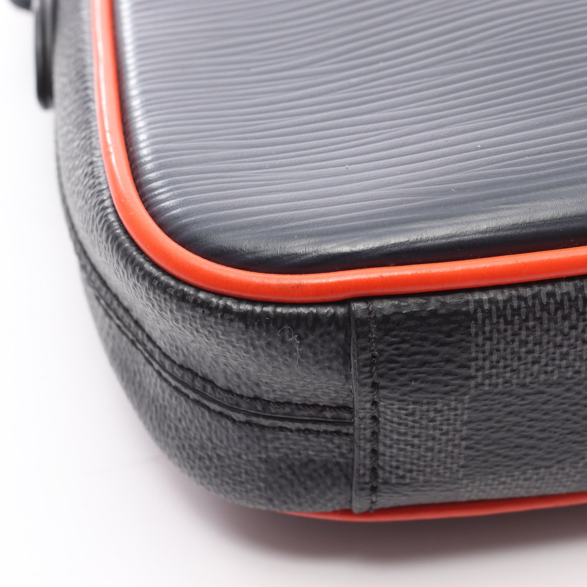 ダヌーブPM エピ ダミエグラフィット ショルダーバッグ PVC レザー ダークブルー ブルー ブラック ルイヴィトン バッグ LOUIS VUITTON