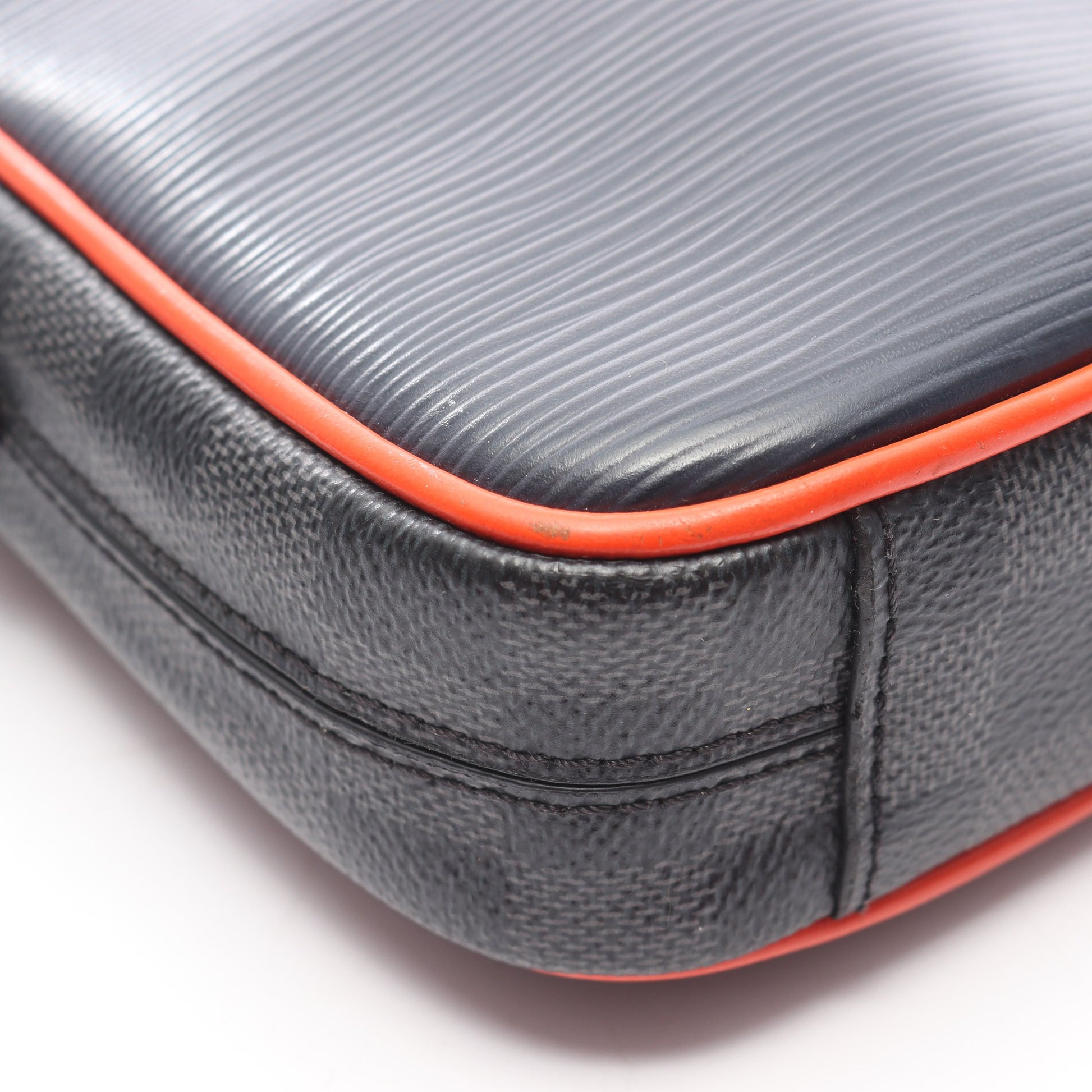 ダヌーブPM エピ ダミエグラフィット ショルダーバッグ PVC レザー ダークブルー ブルー ブラック ルイヴィトン バッグ LOUIS VUITTON