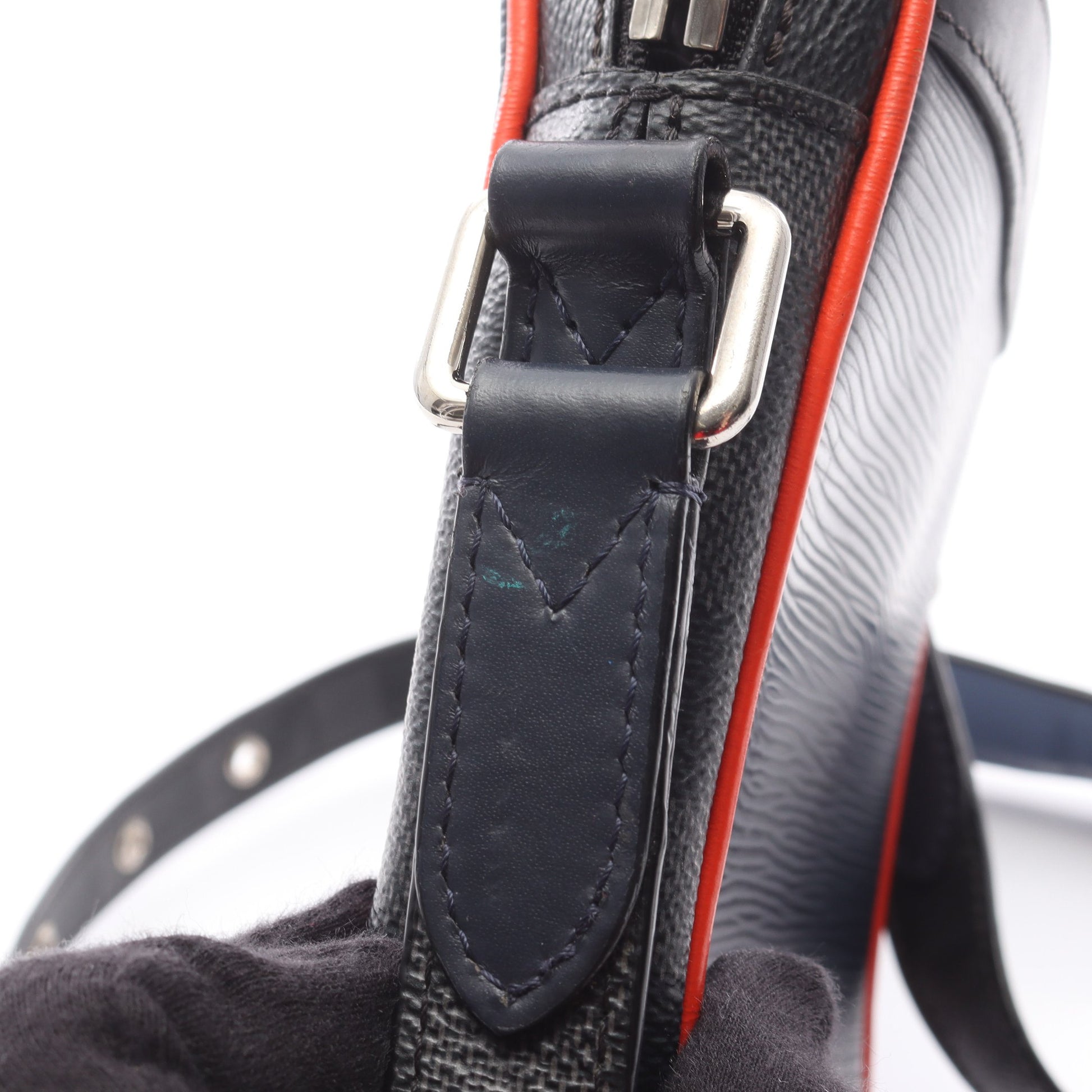 ダヌーブPM エピ ダミエグラフィット ショルダーバッグ PVC レザー ダークブルー ブルー ブラック ルイヴィトン バッグ LOUIS VUITTON