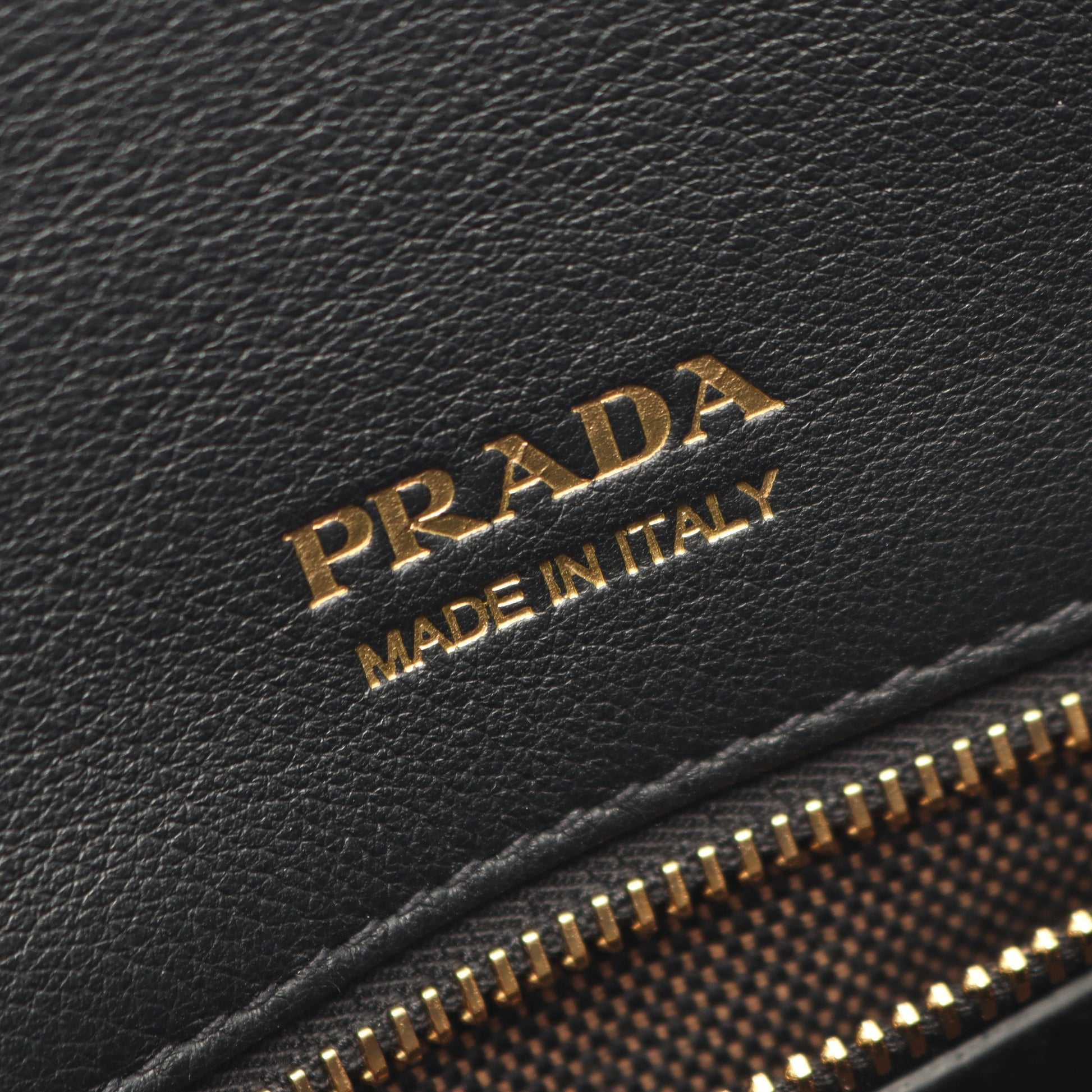 SOFT GLAIN ミディアム ハンドバッグ トートバッグ レザー ブラック プラダ バッグ PRADA
