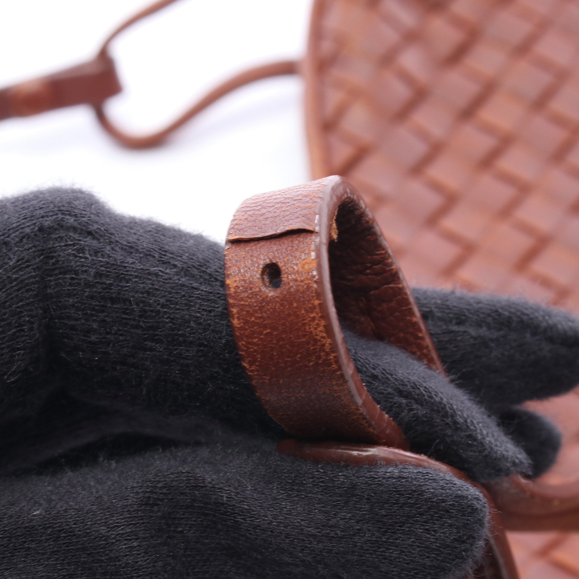 イントレチャート ショルダーバッグ レザー ブラウン ボッテガヴェネタ バッグ BOTTEGA VENETA