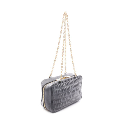 エンボスロゴ チェーンショルダーバッグ レザー ブラック ミュウミュウ バッグ miu miu
