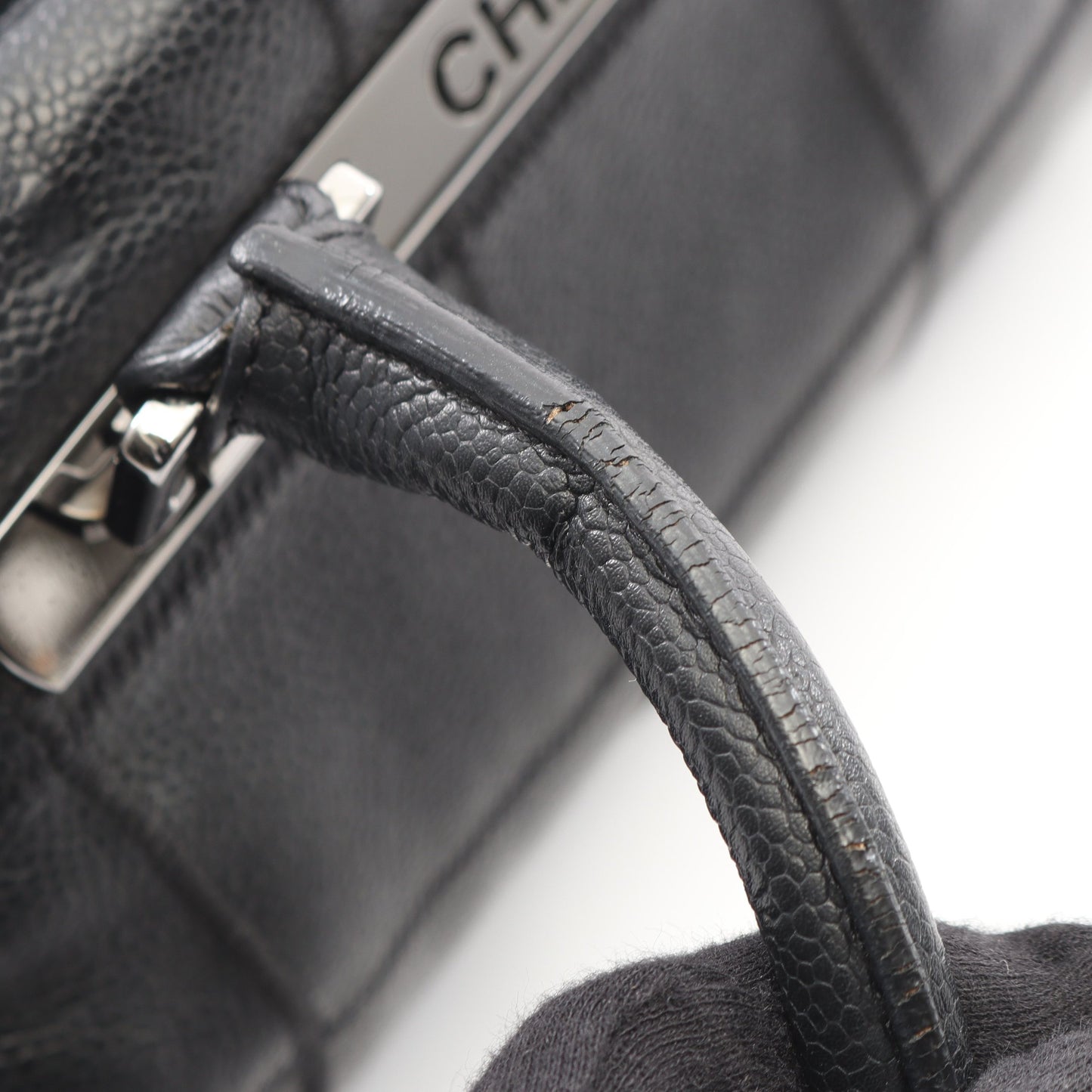 チョコバー ショルダーバッグ キャビアスキン ブラック シルバー金具 シャネル バッグ CHANEL