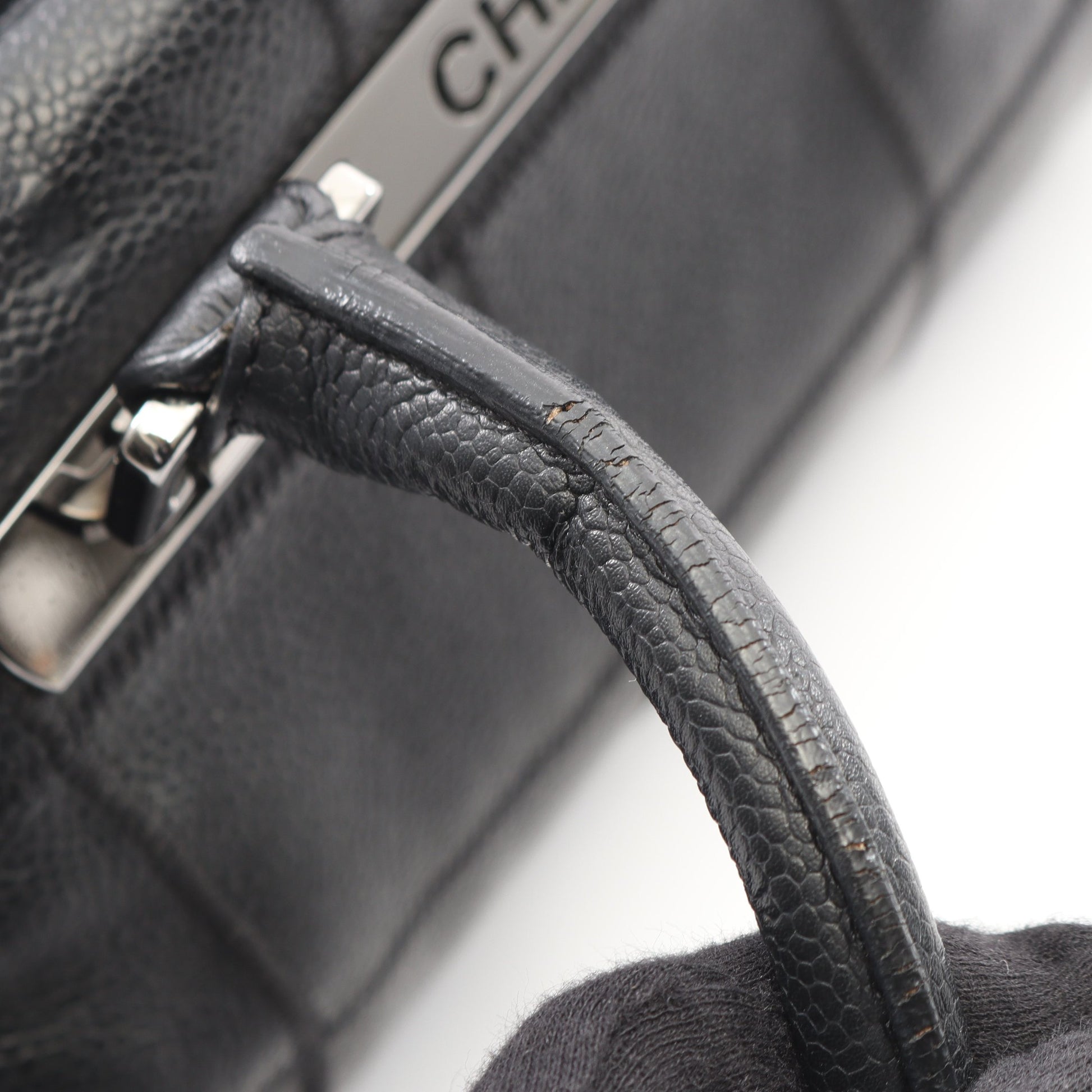 チョコバー ショルダーバッグ キャビアスキン ブラック シルバー金具 シャネル バッグ CHANEL