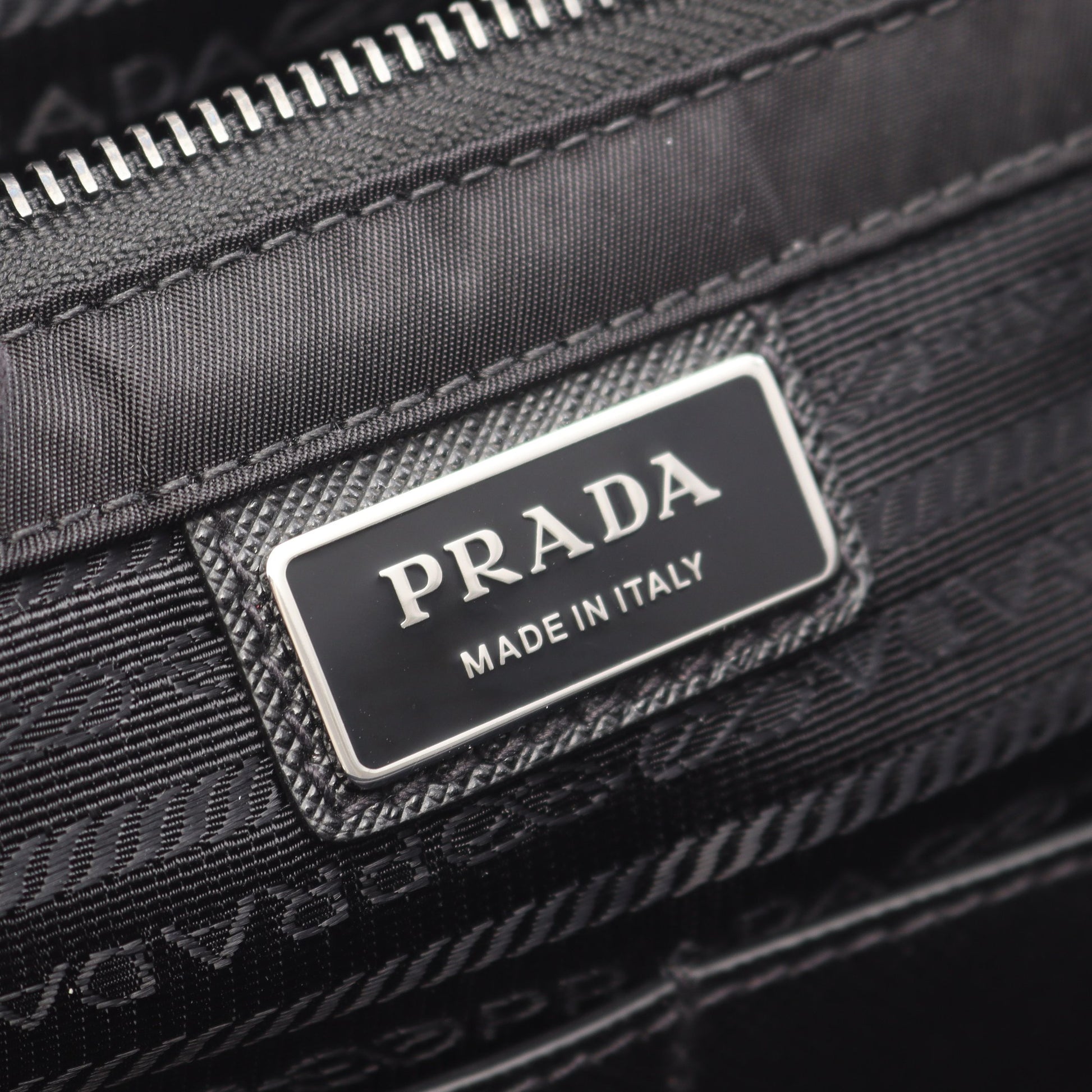 メッセンジャーバッグ ショルダーバッグ ナイロン サフィアーノレザー ブラック プラダ バッグ PRADA