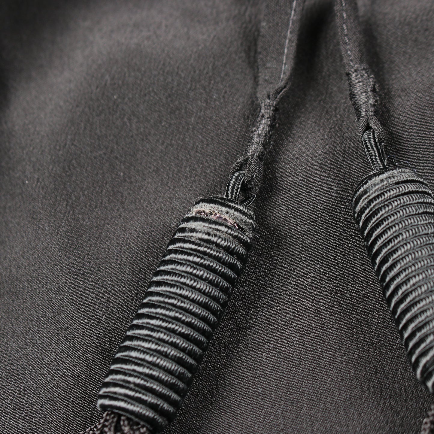 タッセル Vネック ブラウス シルク ブラック サンローランパリ トップス SAINT LAURENT PARIS