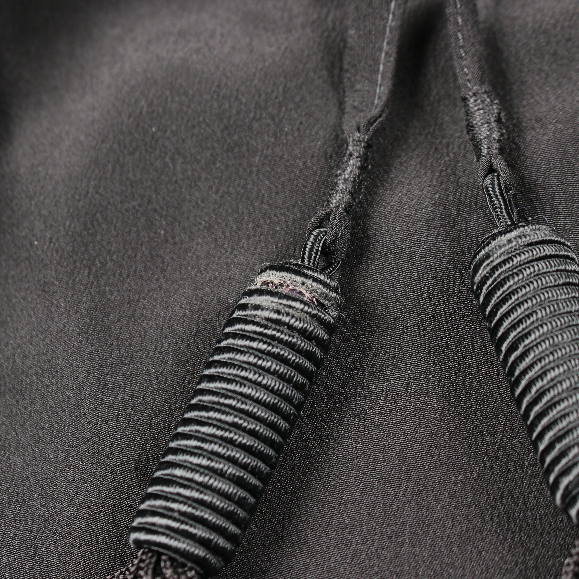 タッセル Vネック ブラウス シルク ブラック サンローランパリ トップス SAINT LAURENT PARIS