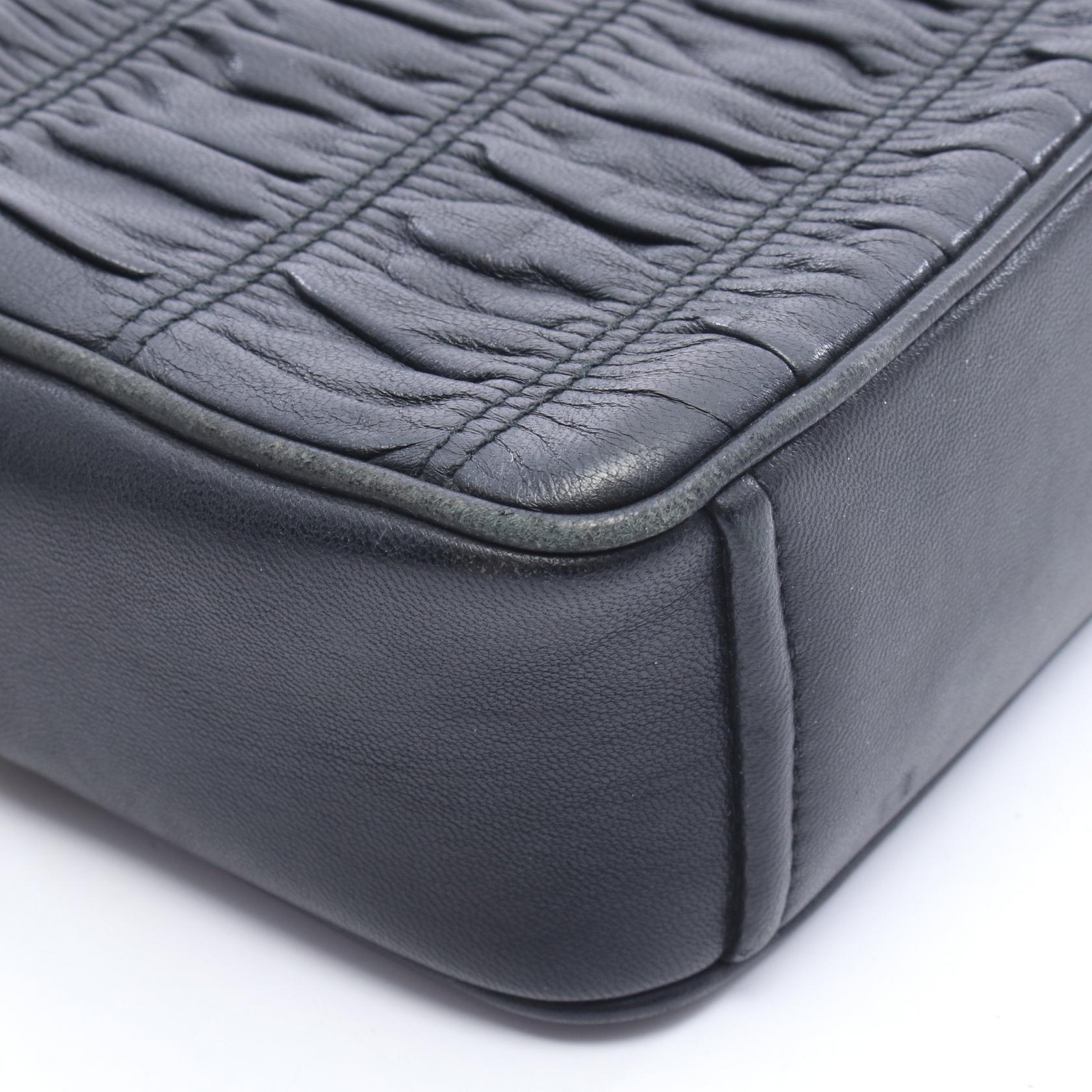 NAPPA GAUFRE チェーンショルダーバッグ レザー ブラック プラダ バッグ PRADA