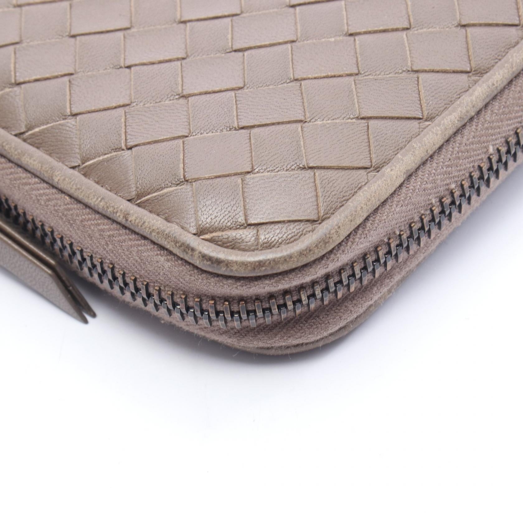 イントレチャート ラウンドファスナー長財布 レザー グレーブラウン ボッテガヴェネタ 財布・小物 BOTTEGA VENETA