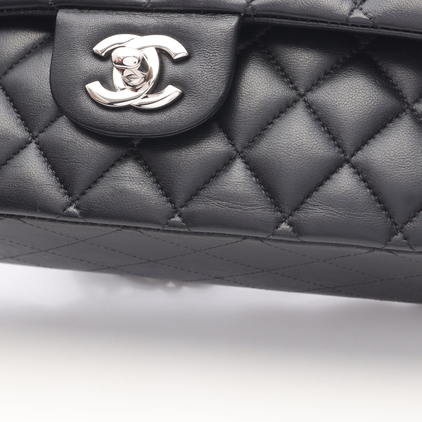 マトラッセ Wフラップ Wチェーンショルダーバッグ ラムスキン ブラック シルバー金具 シャネル バッグ CHANEL