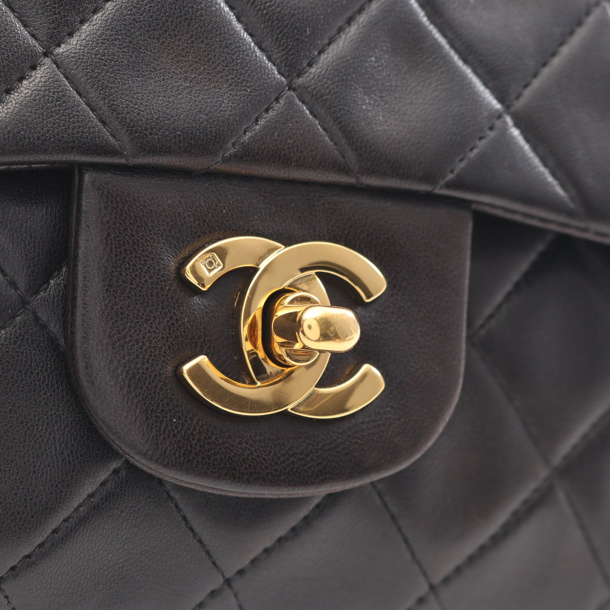 マトラッセ Wフラップ Wチェーンショルダーバッグ ラムスキン ブラック ゴールド金具 シャネル バッグ CHANEL