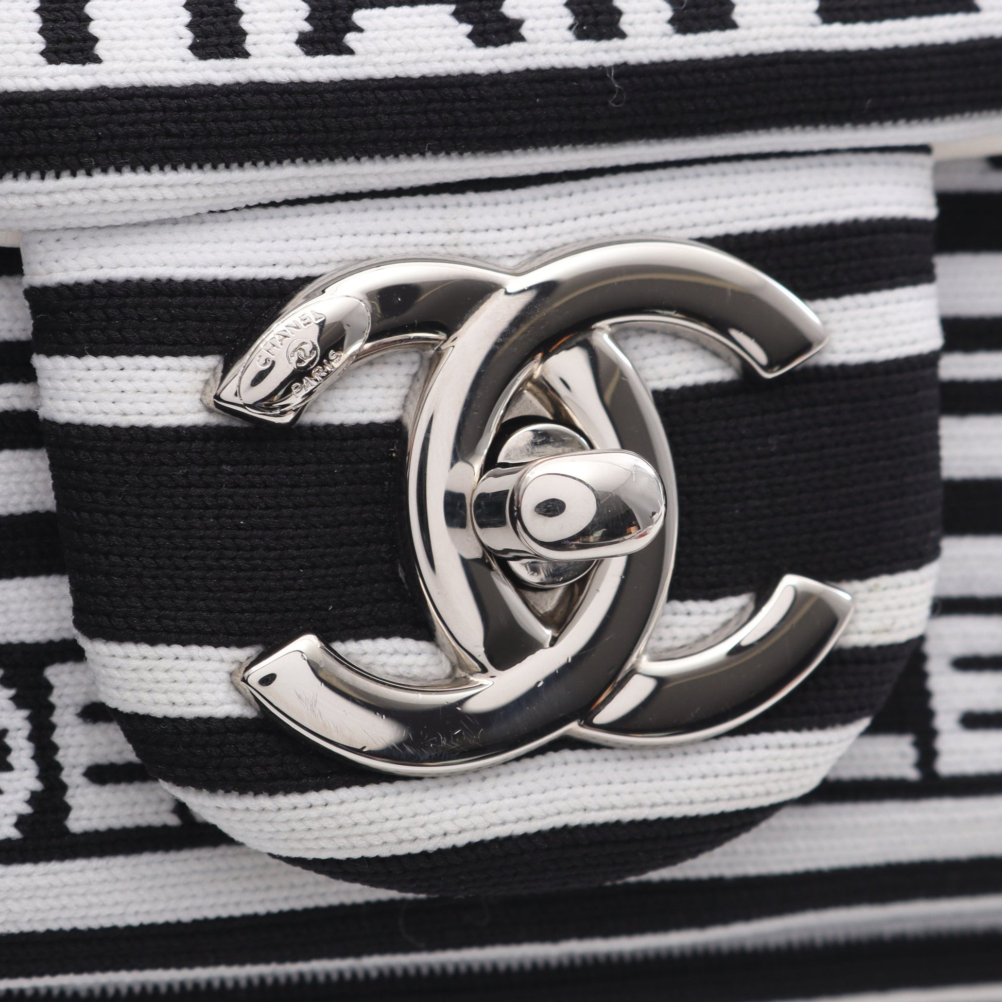 Wチェーンショルダーバッグ キャンバス レザー ホワイト ブラック シルバー金具 シャネル バッグ CHANEL