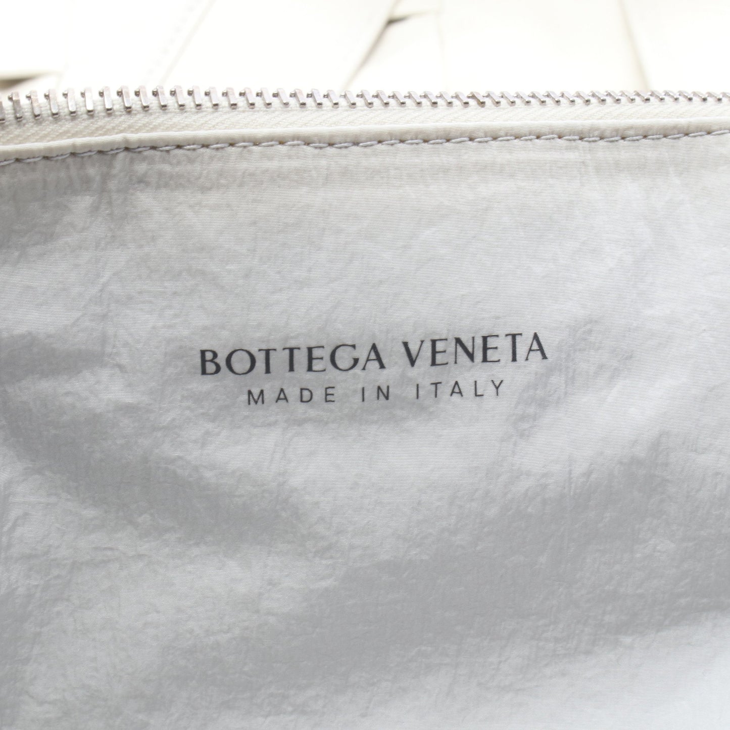 イントレチャート ショルダーバッグ トートバッグ レザー ホワイト ボッテガヴェネタ バッグ BOTTEGA VENETA