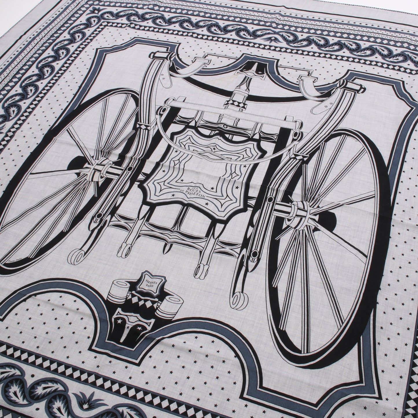 カレジェアン カレ140 LES ROUES DE PHAETON Bandana スカーフ ショール カシミヤ シルク グレー ブラック ネイビー エルメス 財布・小物 HERMES