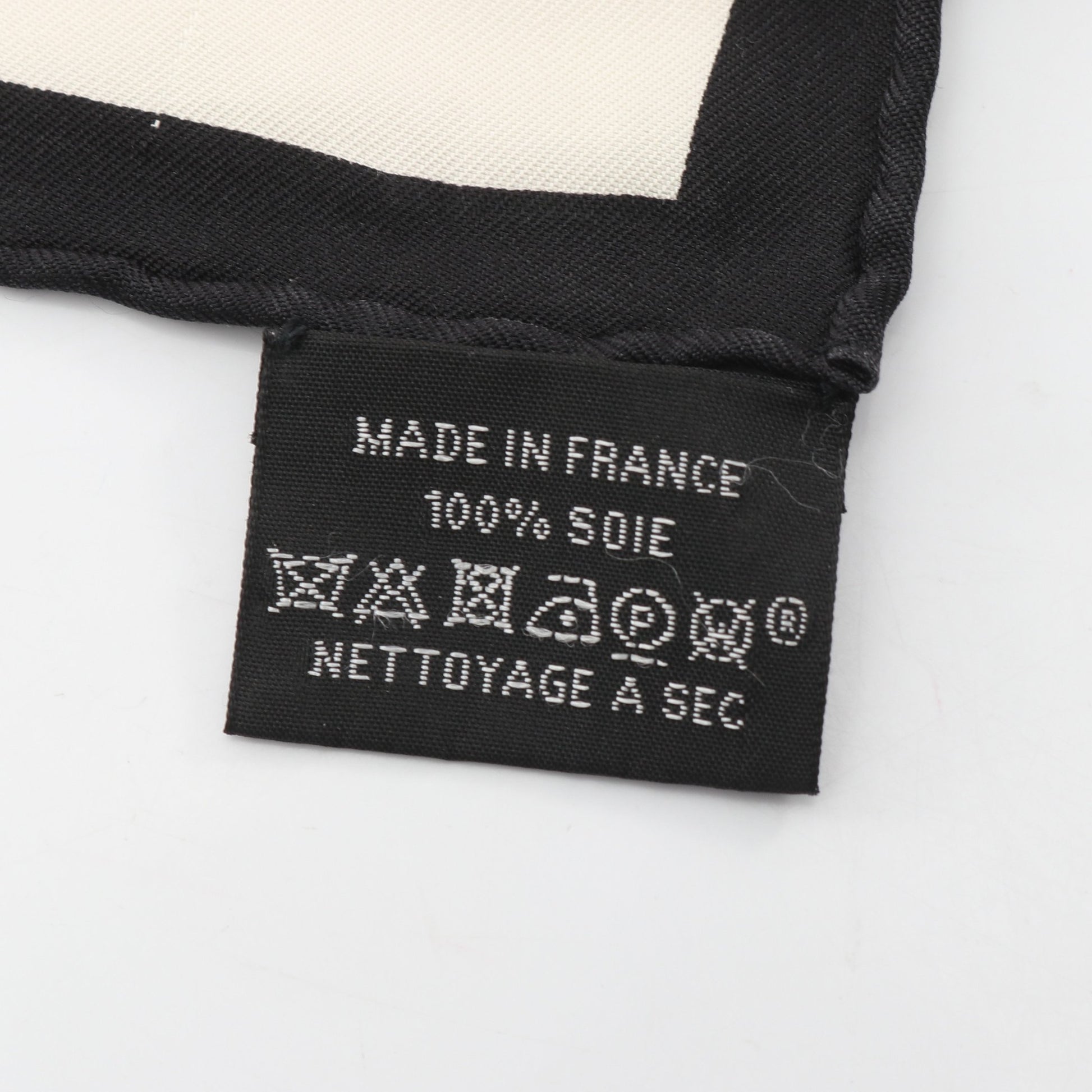 カレ90 LETTRES AU CARRE スカーフ シルク オフホワイト ブラック イエローブラウン エルメス 財布・小物 HERMES