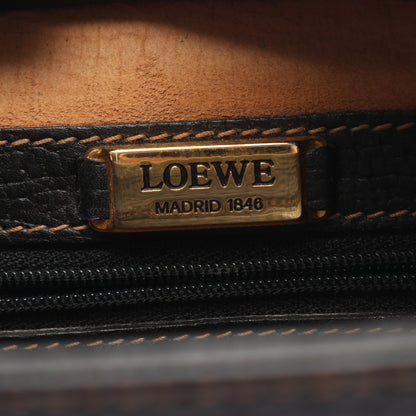 型押しロゴ ショルダーバッグ レザー ブラック ロエベ バッグ LOEWE