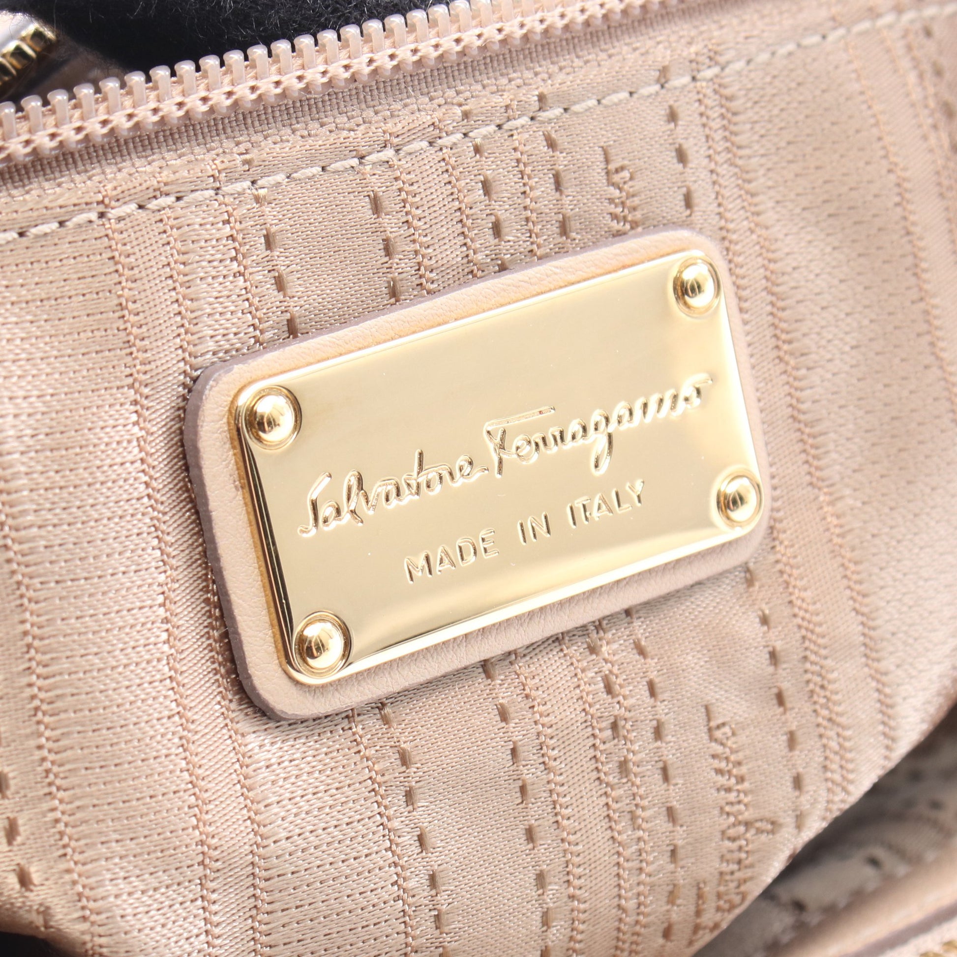 ガンチーニ ワンショルダーバッグ レザー ベージュ サルヴァトーレフェラガモ バッグ Salvatore Ferragamo