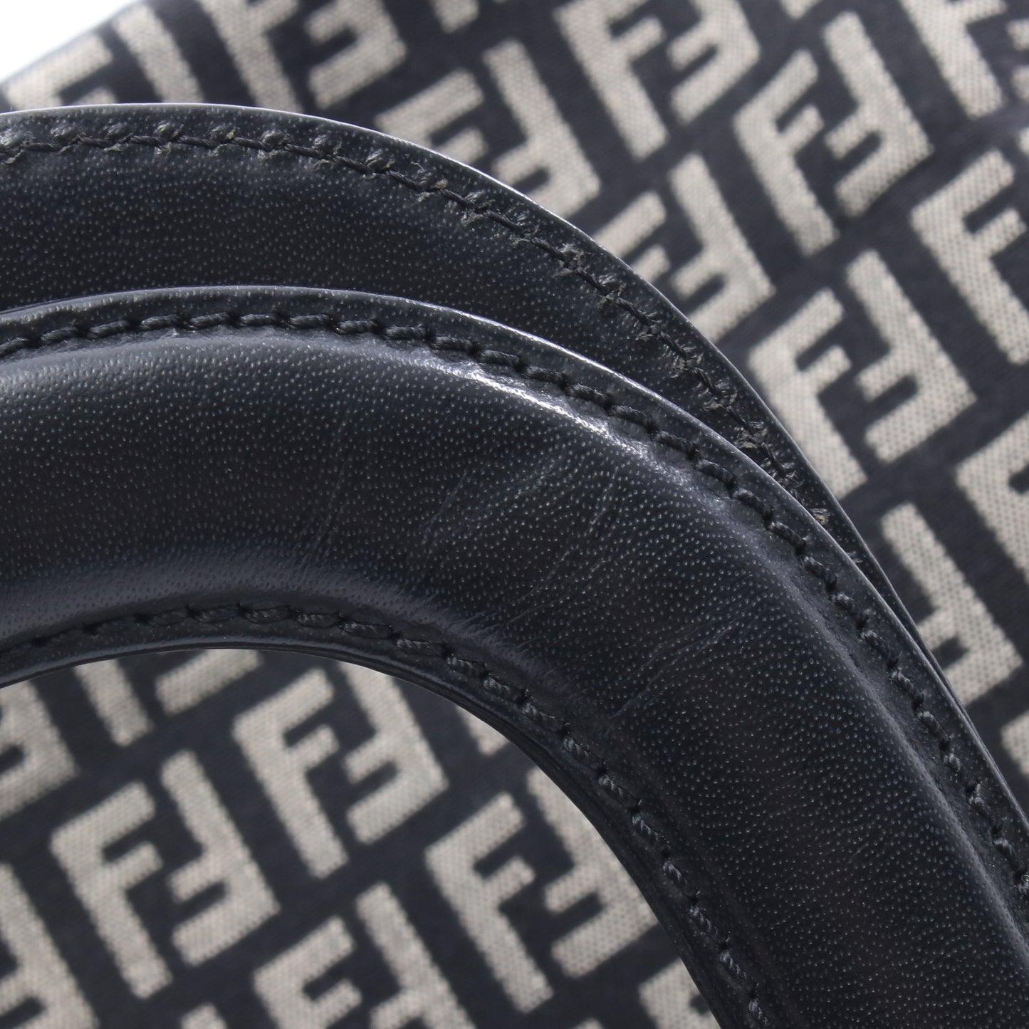 ズッカ ハンドバッグ トートバッグ キャンバス レザー ブラック グレー フェンディ バッグ FENDI