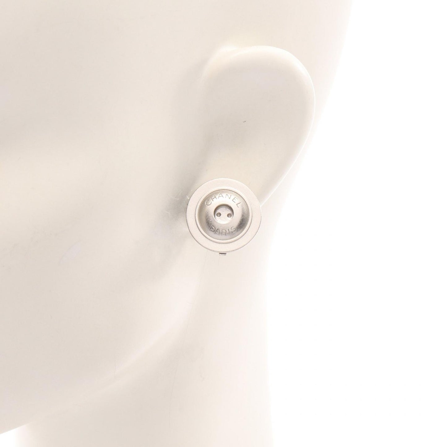 ロゴ ボタン イヤリング シルバー 00C シャネル アクセサリー CHANEL