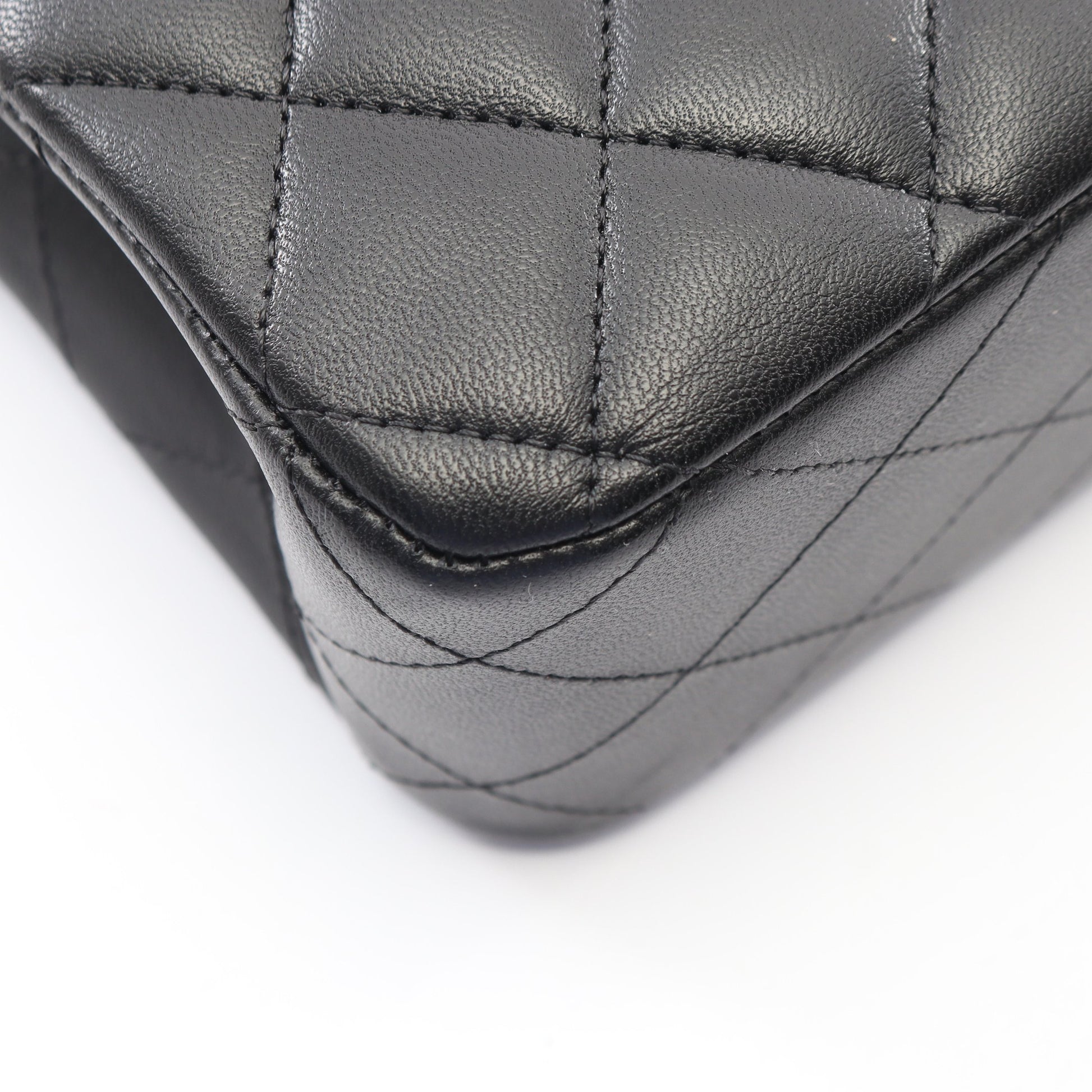 マトラッセ Wフラップ Wチェーンショルダーバッグ ラムスキン ブラック ゴールド金具 シャネル バッグ CHANEL