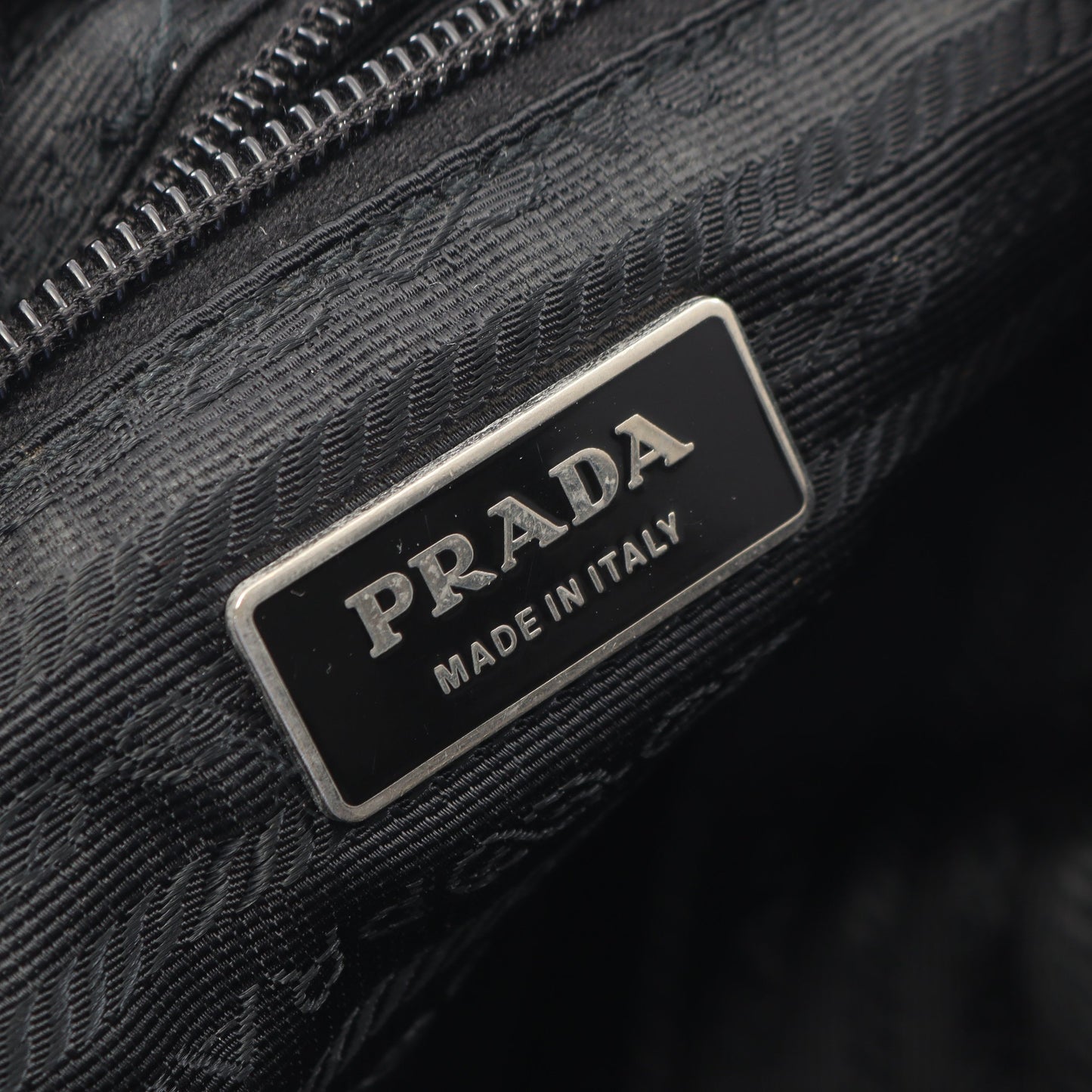 VIAGGIO ショルダーバッグ ナイロン サフィアーノレザー ブラック プラダ バッグ PRADA