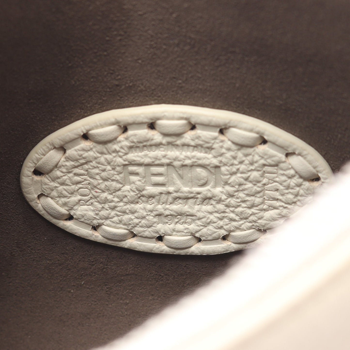 スモール フェンデッセンス セレリア ハンドバッグ レザー オフホワイト フェンディ バッグ FENDI
