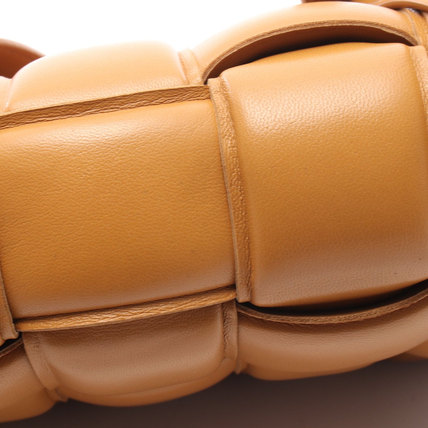 パデット カセット イントレチャート ショルダーバッグ レザー ライトブラウン ボッテガヴェネタ バッグ BOTTEGA VENETA