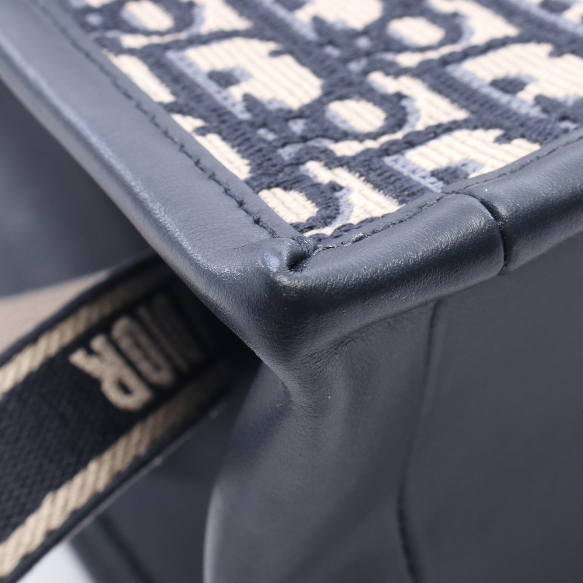 BOOK TOTE ブックトート スモール オブリーク 2WAY ハンドバッグ トートバッグ キャンバス レザー ネイビー ベージュ クリスチャンディオール バッグ Christian Dior
